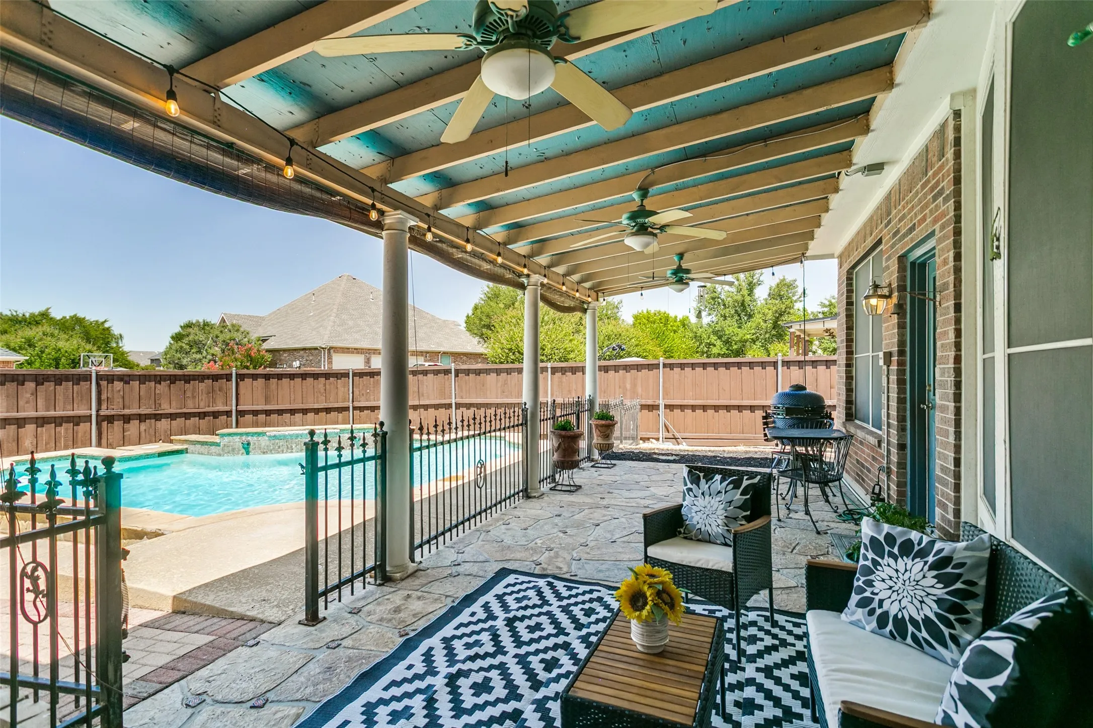 Single Family Residence For Sale in Denton County , 1702 Bluffview Lane, Carrollton, Texas 75007, 4 Bedroom, 4 Bathroom, 3 Garage spaces, 3,407 Sqft, built in 2001, mls#21360088, Real Estate Agent in Carrollton, Homes For Sale in Denton county, Homes For Sale in Carrollton, Realtor in Carrollton Texas, Real Estate Brokerage Independent Realty Texas, Luminita Cordes Realtor