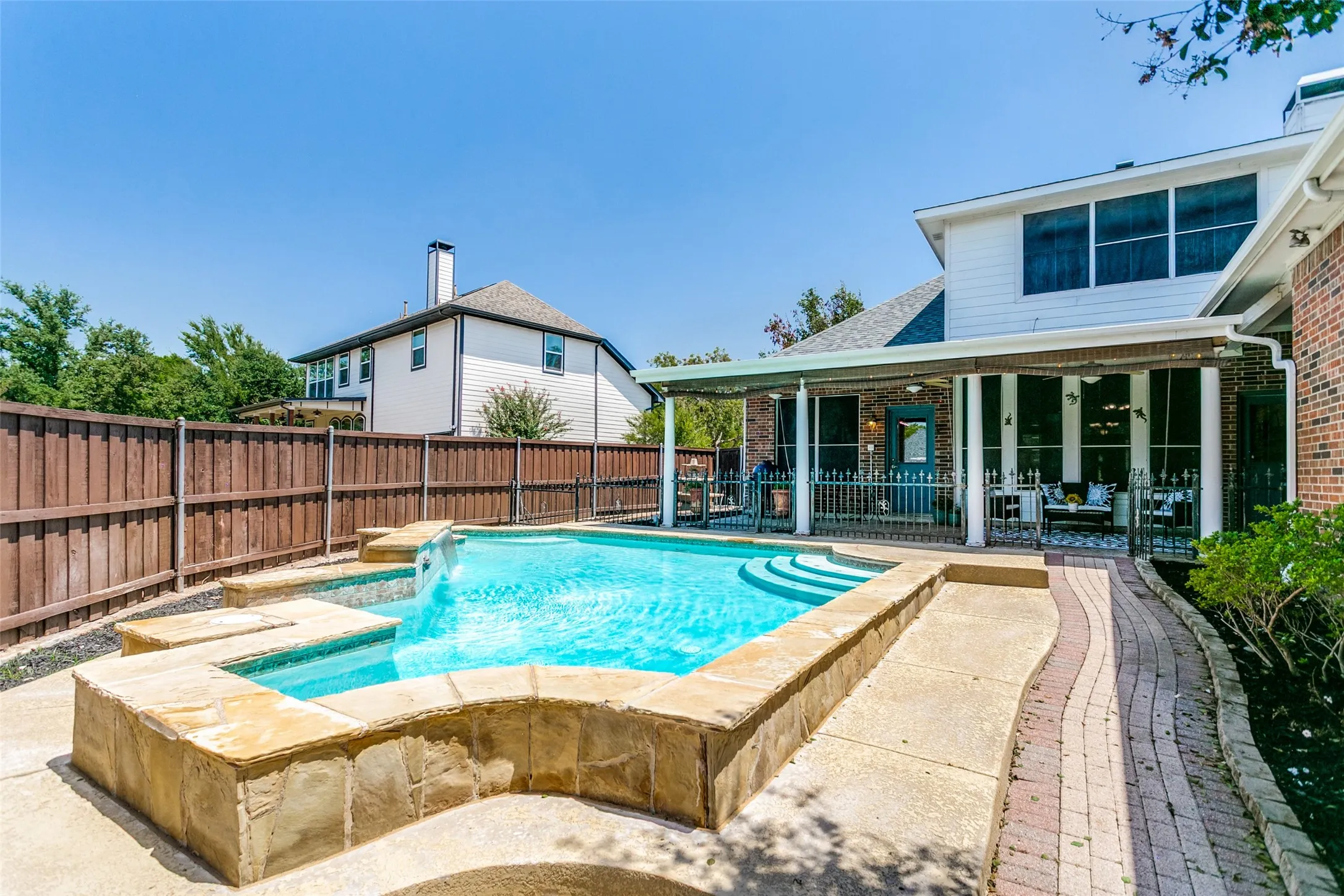 Single Family Residence For Sale in Denton County , 1702 Bluffview Lane, Carrollton, Texas 75007, 4 Bedroom, 4 Bathroom, 3 Garage spaces, 3,407 Sqft, built in 2001, mls#21360088, Real Estate Agent in Carrollton, Homes For Sale in Denton county, Homes For Sale in Carrollton, Realtor in Carrollton Texas, Real Estate Brokerage Independent Realty Texas, Luminita Cordes Realtor