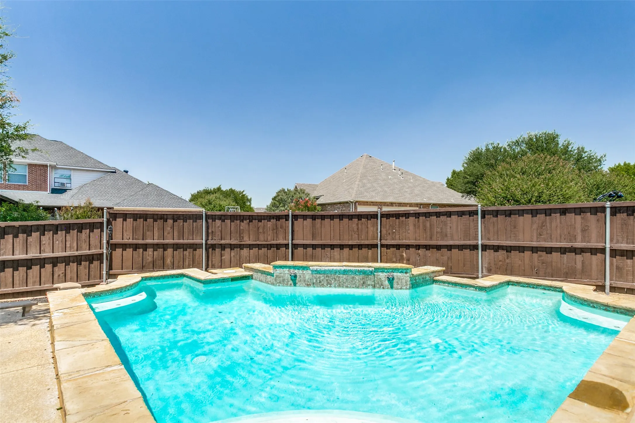 Single Family Residence For Sale in Denton County , 1702 Bluffview Lane, Carrollton, Texas 75007, 4 Bedroom, 4 Bathroom, 3 Garage spaces, 3,407 Sqft, built in 2001, mls#21360088, Real Estate Agent in Carrollton, Homes For Sale in Denton county, Homes For Sale in Carrollton, Realtor in Carrollton Texas, Real Estate Brokerage Independent Realty Texas, Luminita Cordes Realtor
