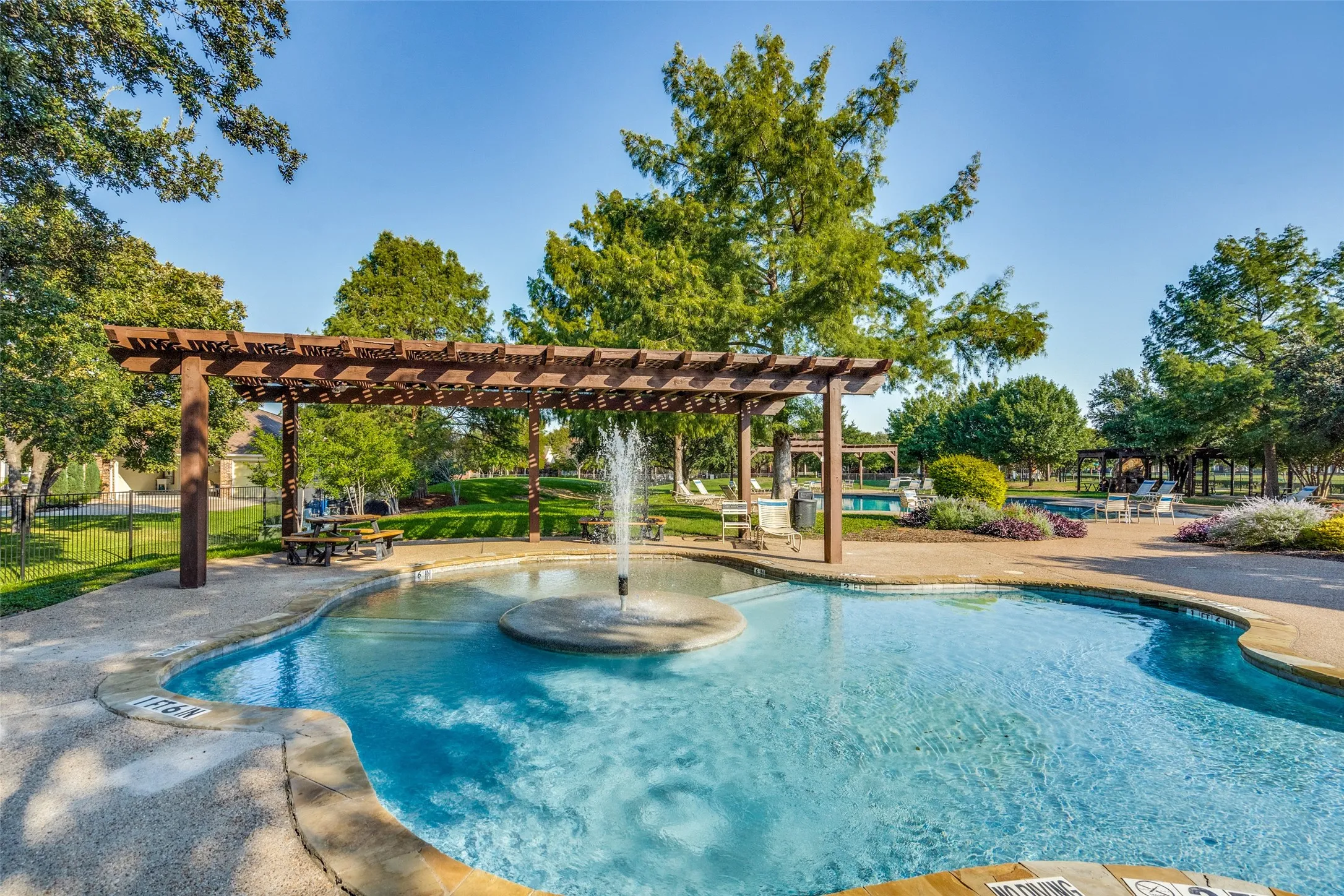 hoa pool
