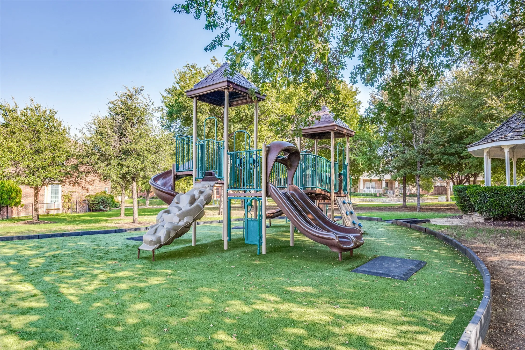 hoa playground