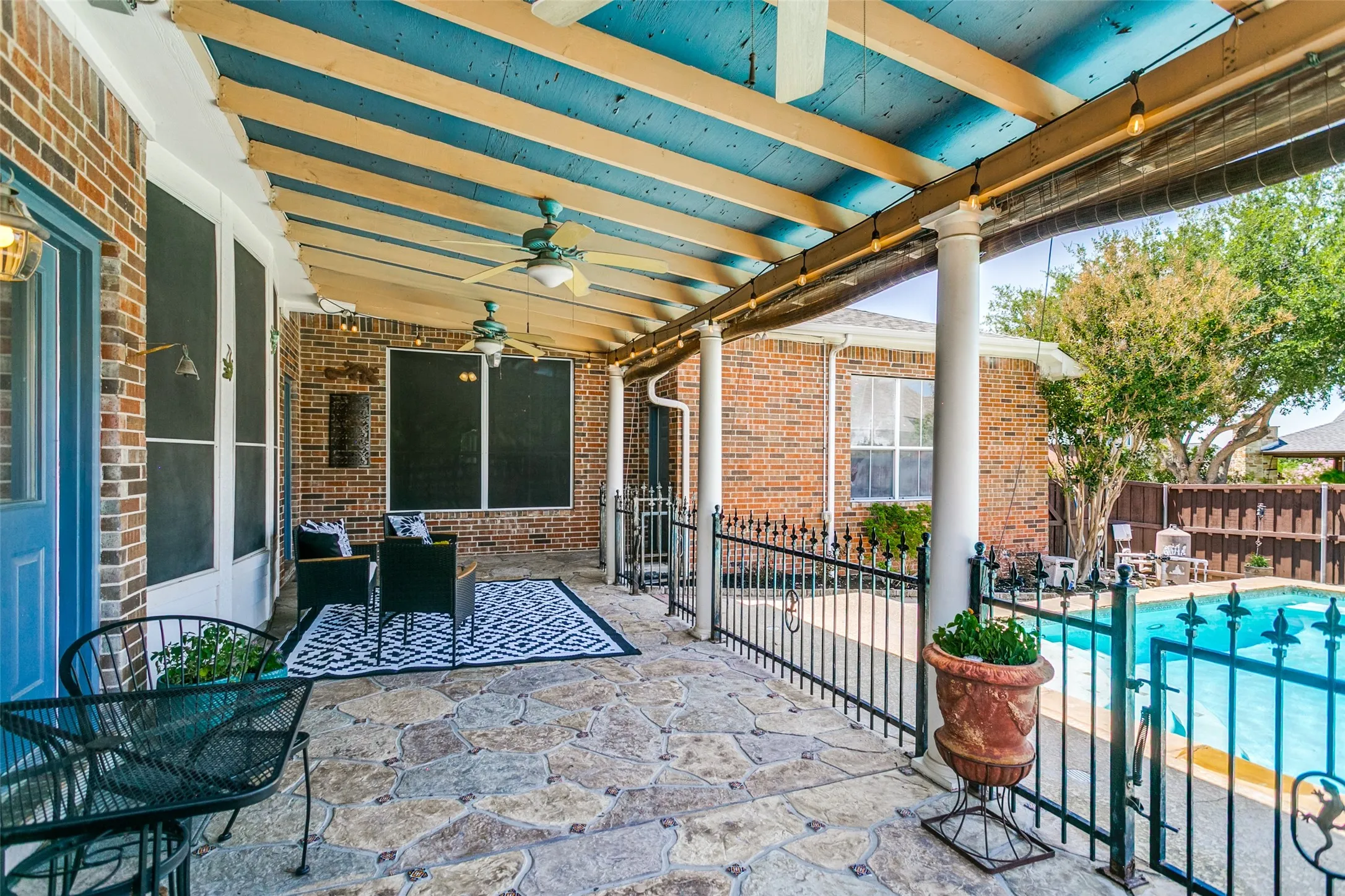 Single Family Residence For Sale in Denton County , 1702 Bluffview Lane, Carrollton, Texas 75007, 4 Bedroom, 4 Bathroom, 3 Garage spaces, 3,407 Sqft, built in 2001, mls#21360088, Real Estate Agent in Carrollton, Homes For Sale in Denton county, Homes For Sale in Carrollton, Realtor in Carrollton Texas, Real Estate Brokerage Independent Realty Texas, Luminita Cordes Realtor