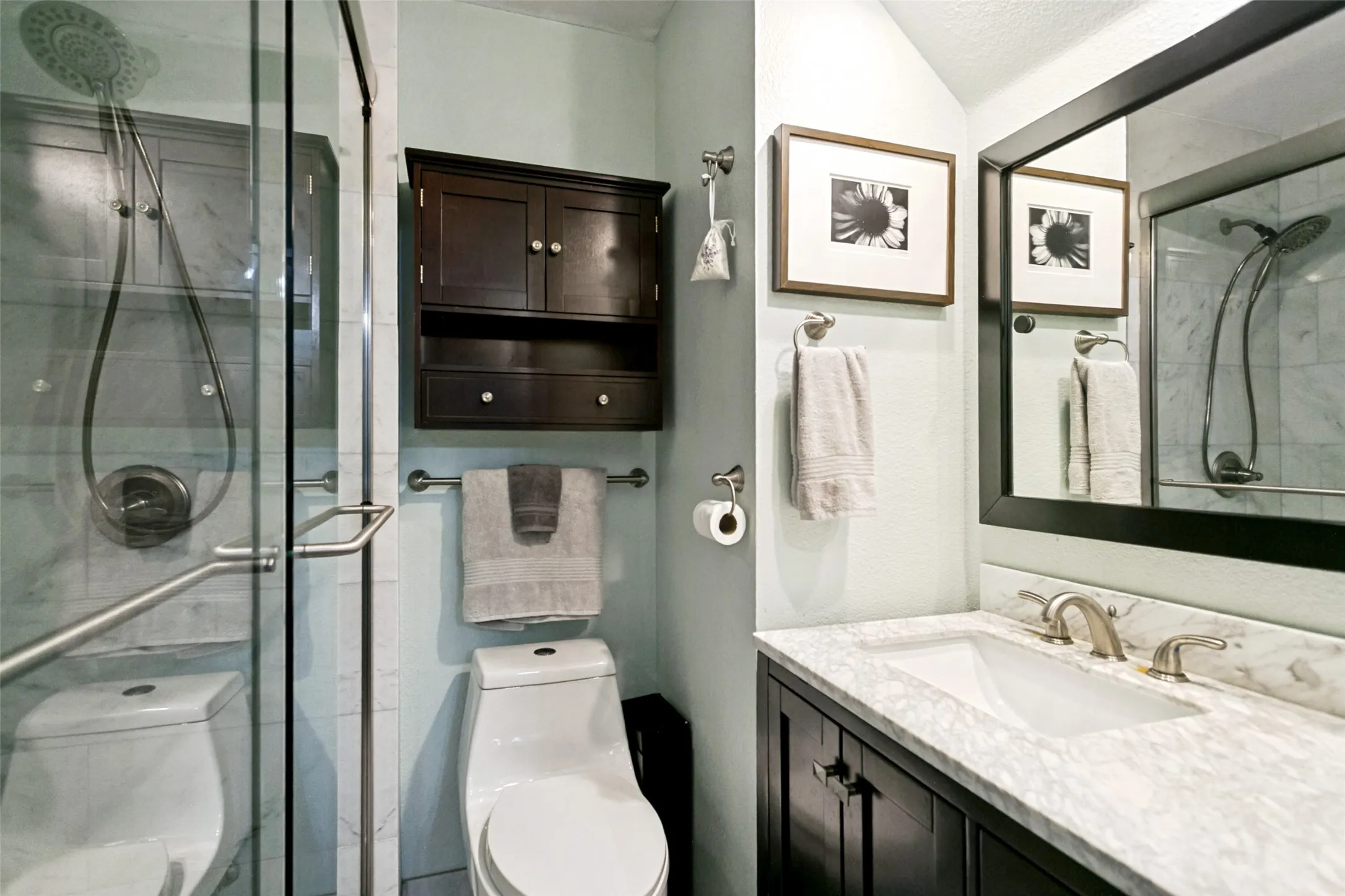 ensuite bath to 3rd bedroom
