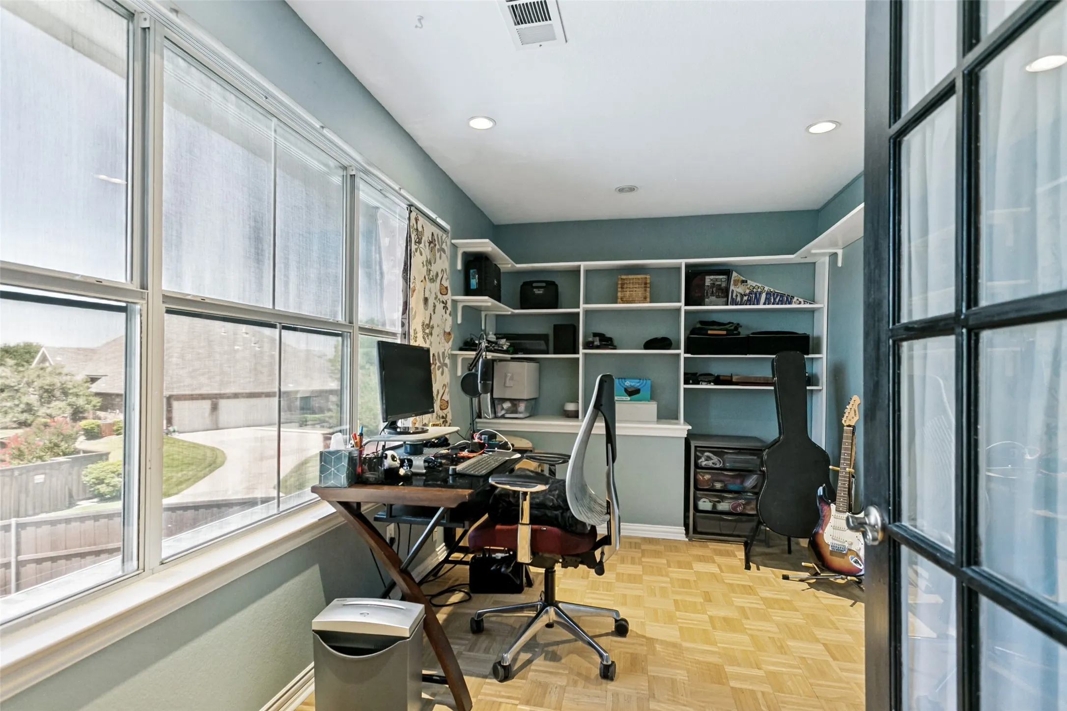 Single Family Residence For Sale in Denton County , 1702 Bluffview Lane, Carrollton, Texas 75007, 4 Bedroom, 4 Bathroom, 3 Garage spaces, 3,407 Sqft, built in 2001, mls#21360088, Real Estate Agent in Carrollton, Homes For Sale in Denton county, Homes For Sale in Carrollton, Realtor in Carrollton Texas, Real Estate Brokerage Independent Realty Texas, Luminita Cordes Realtor