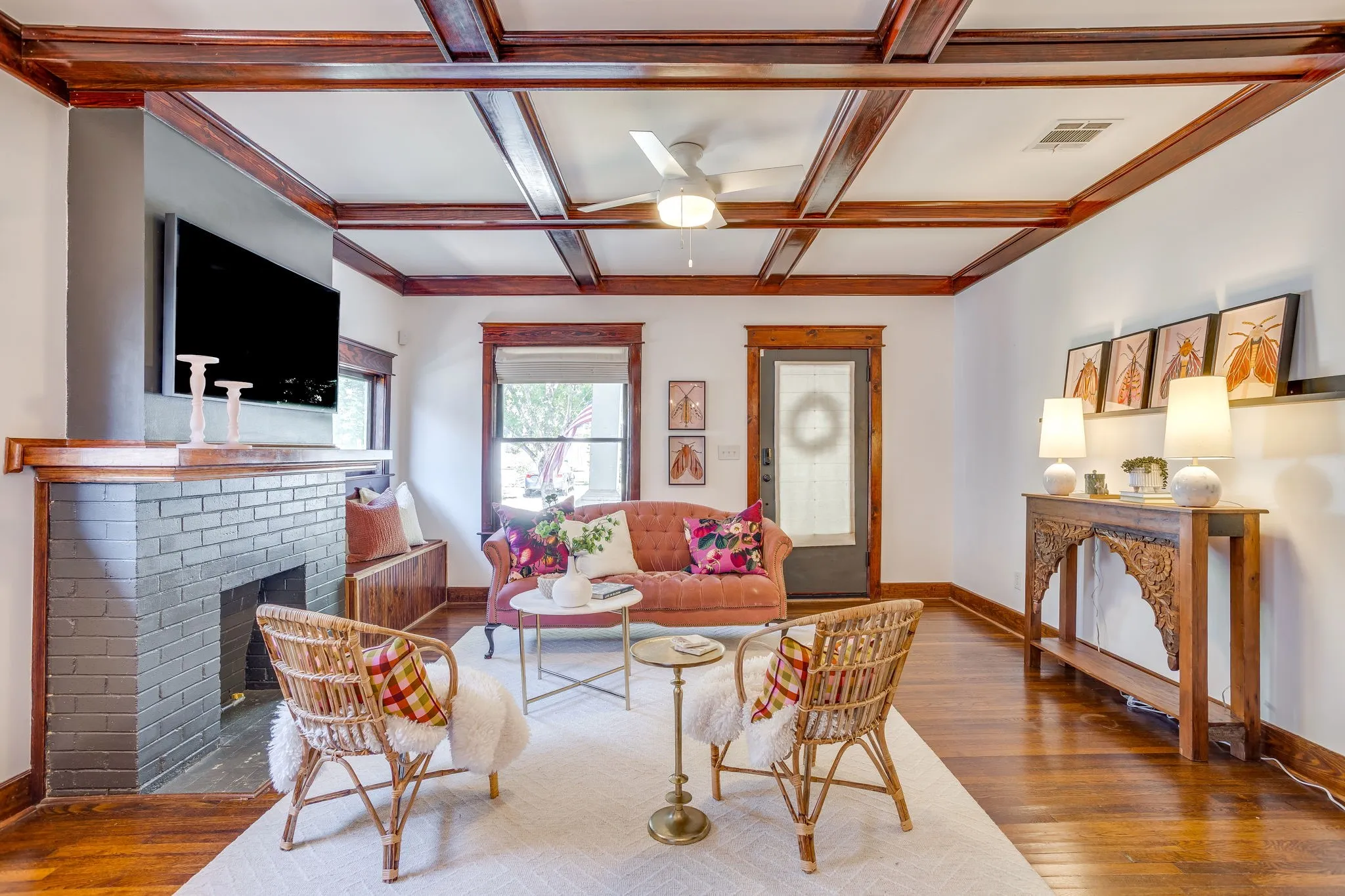 Single Family Residence For Sale in Tarrant County , 1416 S Henderson Street, Fort Worth, Texas 76104, 3 Bedroom, 2 Bathroom, Garage spaces, 1,598 Sqft, built in 1921, mls#21356079, Real Estate Agent in Fort Worth, Homes For Sale in Tarrant county, Homes For Sale in Fort Worth, Realtor in Fort Worth Texas, Real Estate Brokerage Independent Realty Texas, Luminita Cordes Realtor