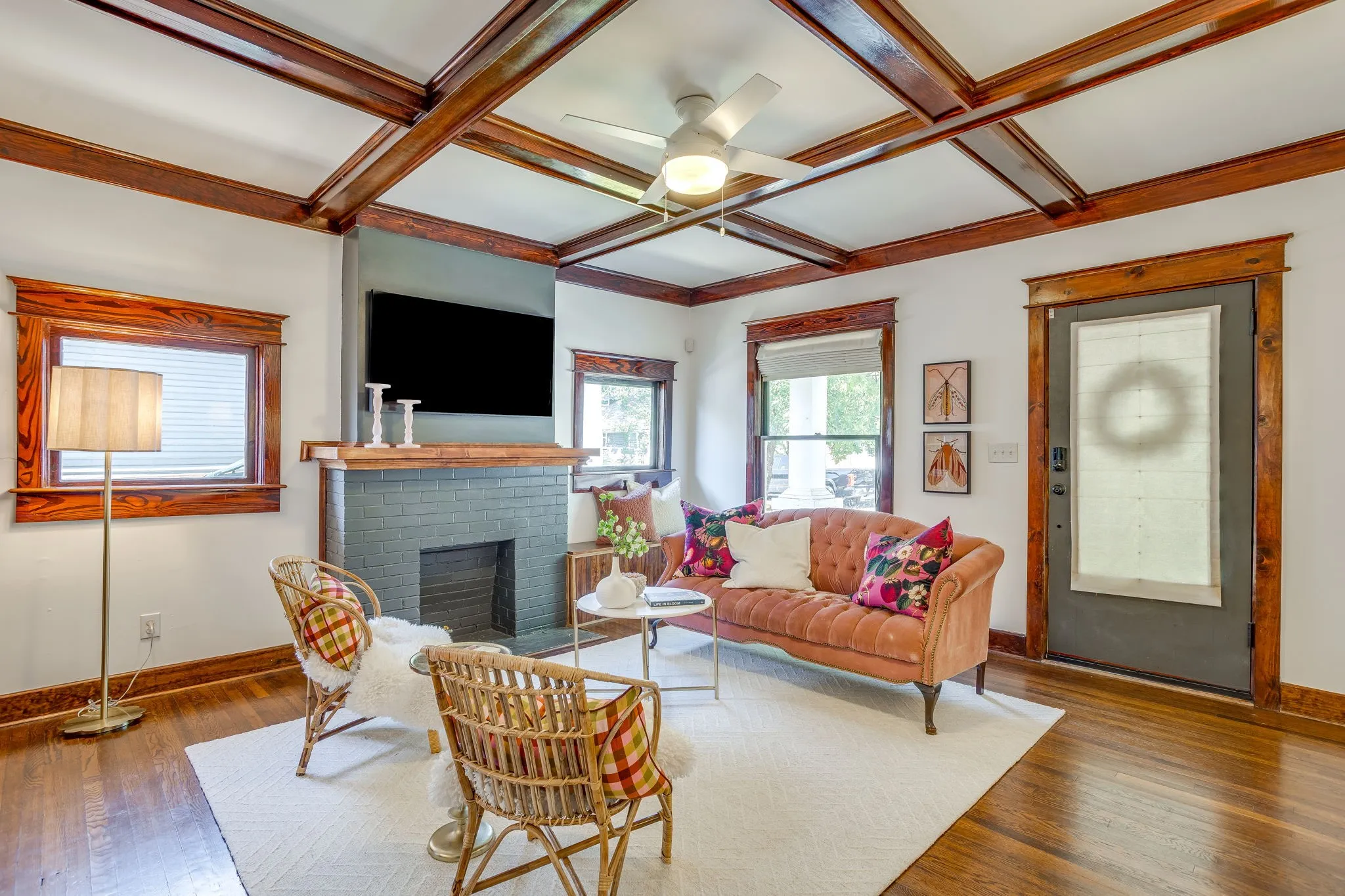 Single Family Residence For Sale in Tarrant County , 1416 S Henderson Street, Fort Worth, Texas 76104, 3 Bedroom, 2 Bathroom, Garage spaces, 1,598 Sqft, built in 1921, mls#21356079, Real Estate Agent in Fort Worth, Homes For Sale in Tarrant county, Homes For Sale in Fort Worth, Realtor in Fort Worth Texas, Real Estate Brokerage Independent Realty Texas, Luminita Cordes Realtor