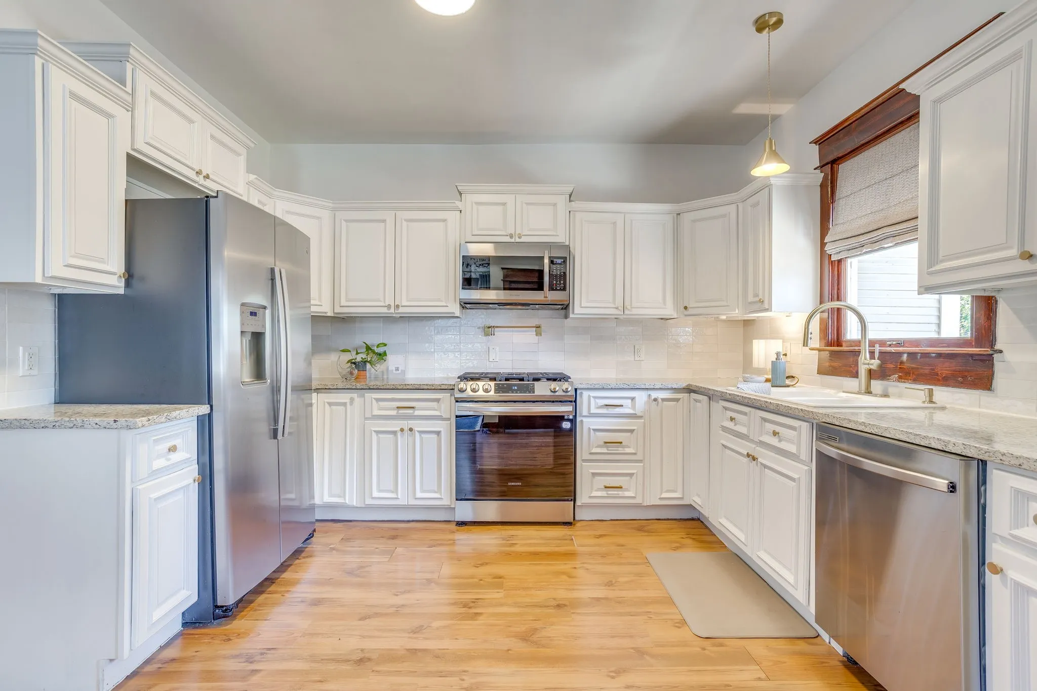 Single Family Residence For Sale in Tarrant County , 1416 S Henderson Street, Fort Worth, Texas 76104, 3 Bedroom, 2 Bathroom, Garage spaces, 1,598 Sqft, built in 1921, mls#21356079, Real Estate Agent in Fort Worth, Homes For Sale in Tarrant county, Homes For Sale in Fort Worth, Realtor in Fort Worth Texas, Real Estate Brokerage Independent Realty Texas, Luminita Cordes Realtor