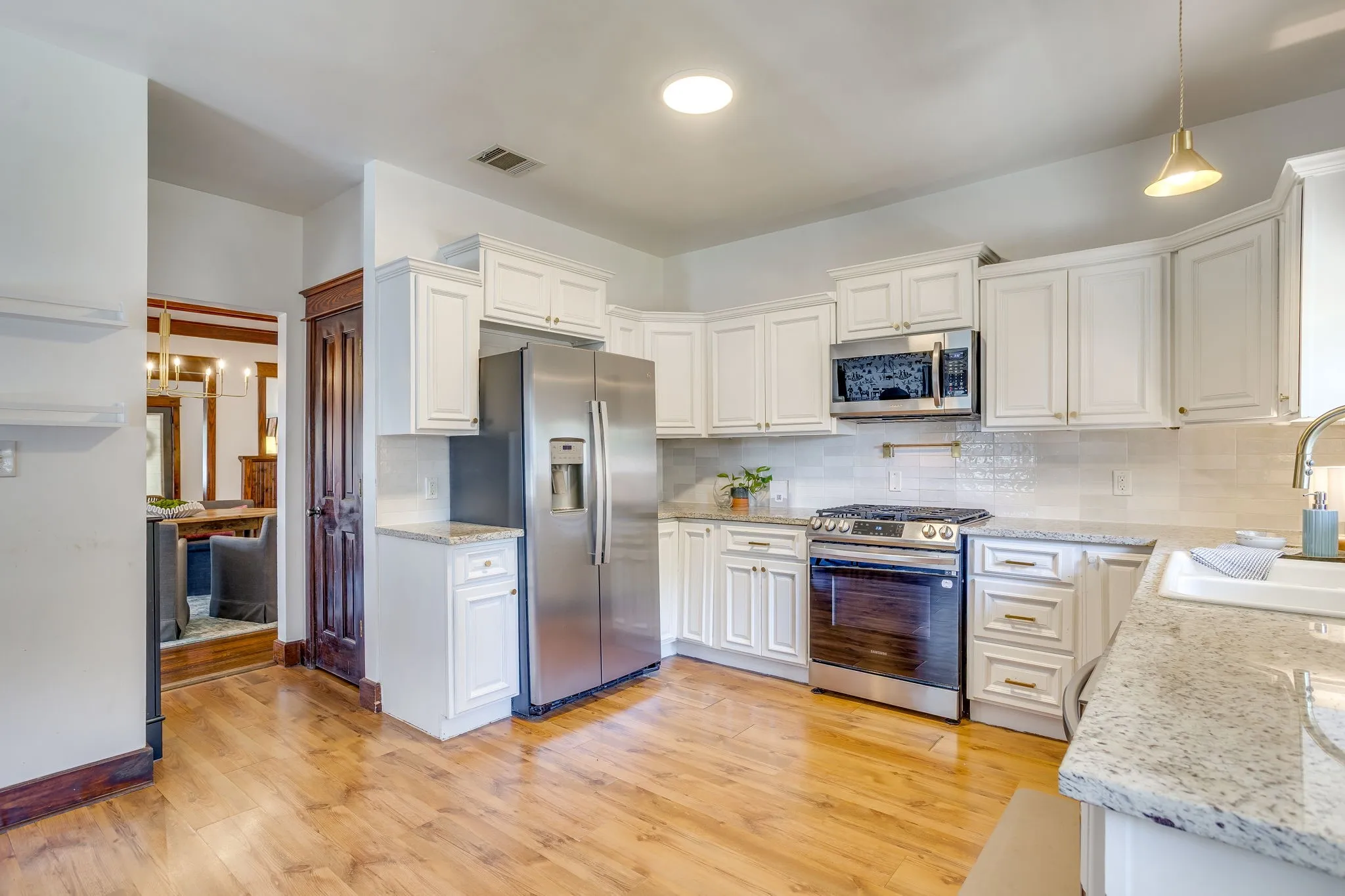 Single Family Residence For Sale in Tarrant County , 1416 S Henderson Street, Fort Worth, Texas 76104, 3 Bedroom, 2 Bathroom, Garage spaces, 1,598 Sqft, built in 1921, mls#21356079, Real Estate Agent in Fort Worth, Homes For Sale in Tarrant county, Homes For Sale in Fort Worth, Realtor in Fort Worth Texas, Real Estate Brokerage Independent Realty Texas, Luminita Cordes Realtor