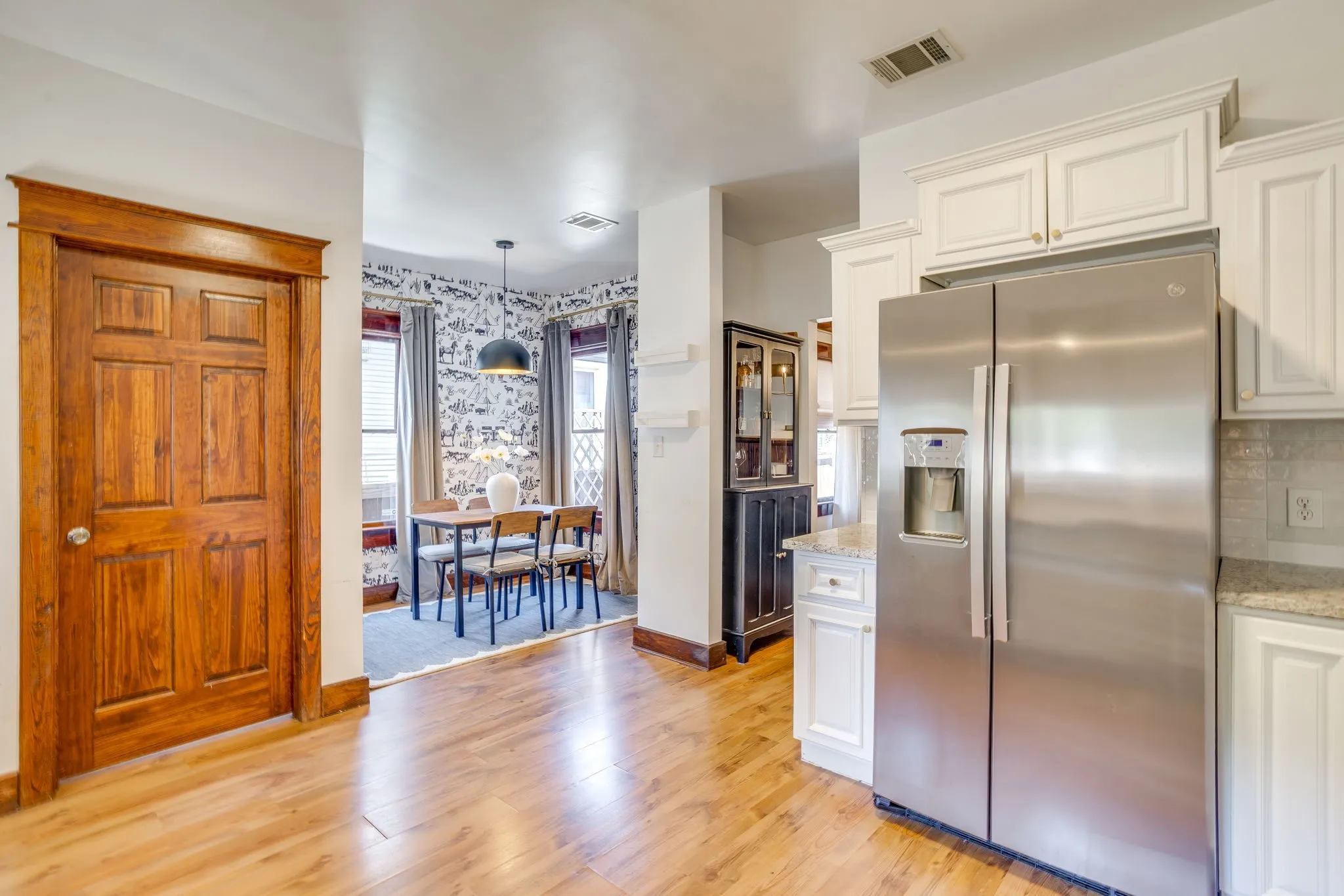 Single Family Residence For Sale in Tarrant County , 1416 S Henderson Street, Fort Worth, Texas 76104, 3 Bedroom, 2 Bathroom, Garage spaces, 1,598 Sqft, built in 1921, mls#21356079, Real Estate Agent in Fort Worth, Homes For Sale in Tarrant county, Homes For Sale in Fort Worth, Realtor in Fort Worth Texas, Real Estate Brokerage Independent Realty Texas, Luminita Cordes Realtor
