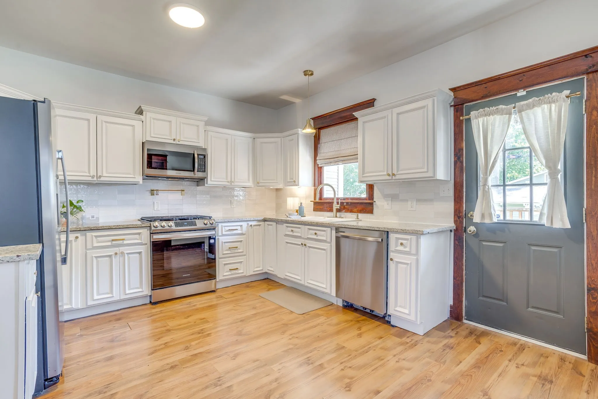 Single Family Residence For Sale in Tarrant County , 1416 S Henderson Street, Fort Worth, Texas 76104, 3 Bedroom, 2 Bathroom, Garage spaces, 1,598 Sqft, built in 1921, mls#21356079, Real Estate Agent in Fort Worth, Homes For Sale in Tarrant county, Homes For Sale in Fort Worth, Realtor in Fort Worth Texas, Real Estate Brokerage Independent Realty Texas, Luminita Cordes Realtor