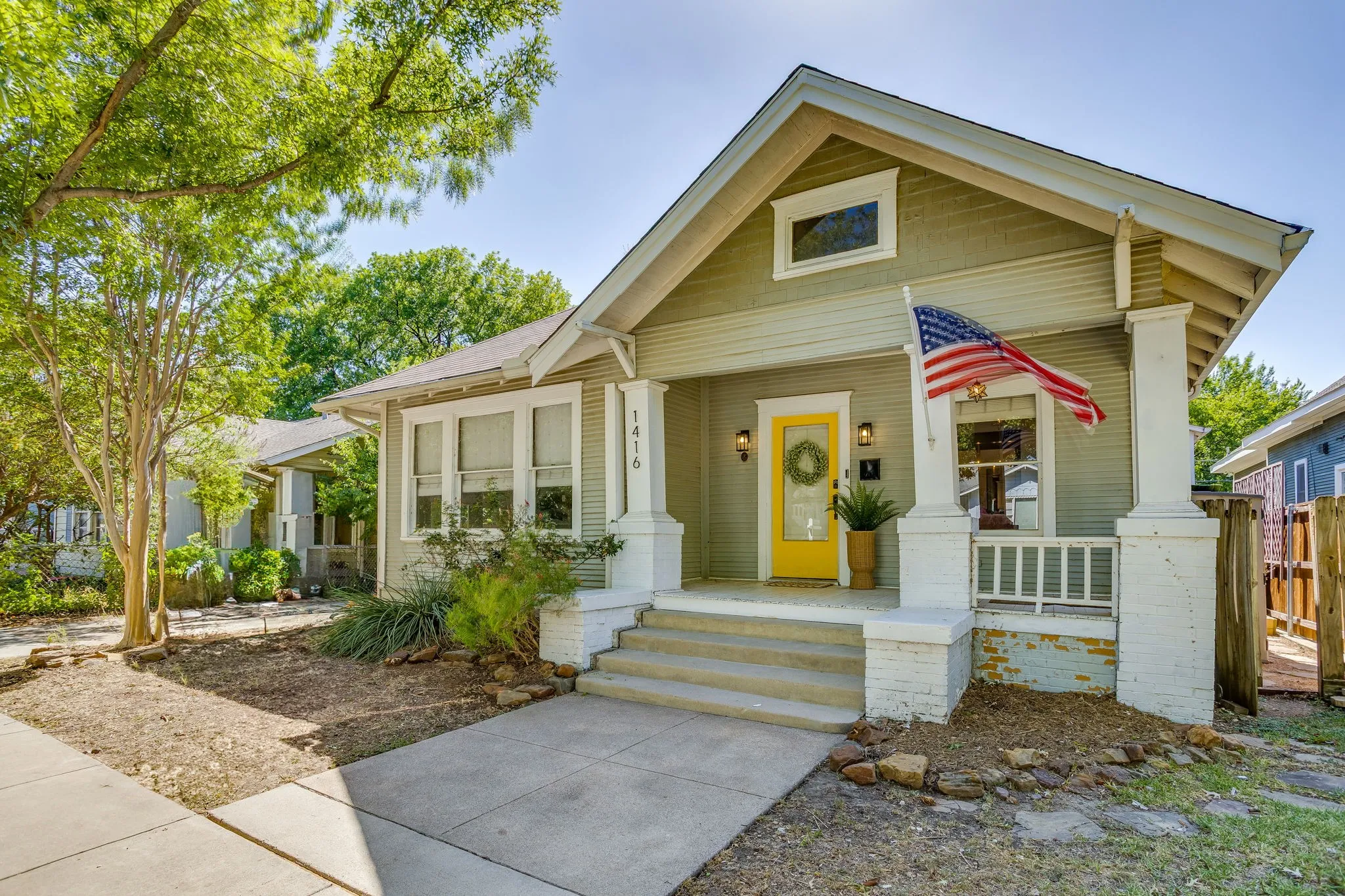 Single Family Residence For Sale in Tarrant County , 1416 S Henderson Street, Fort Worth, Texas 76104, 3 Bedroom, 2 Bathroom, Garage spaces, 1,598 Sqft, built in 1921, mls#21356079, Real Estate Agent in Fort Worth, Homes For Sale in Tarrant county, Homes For Sale in Fort Worth, Realtor in Fort Worth Texas, Real Estate Brokerage Independent Realty Texas, Luminita Cordes Realtor