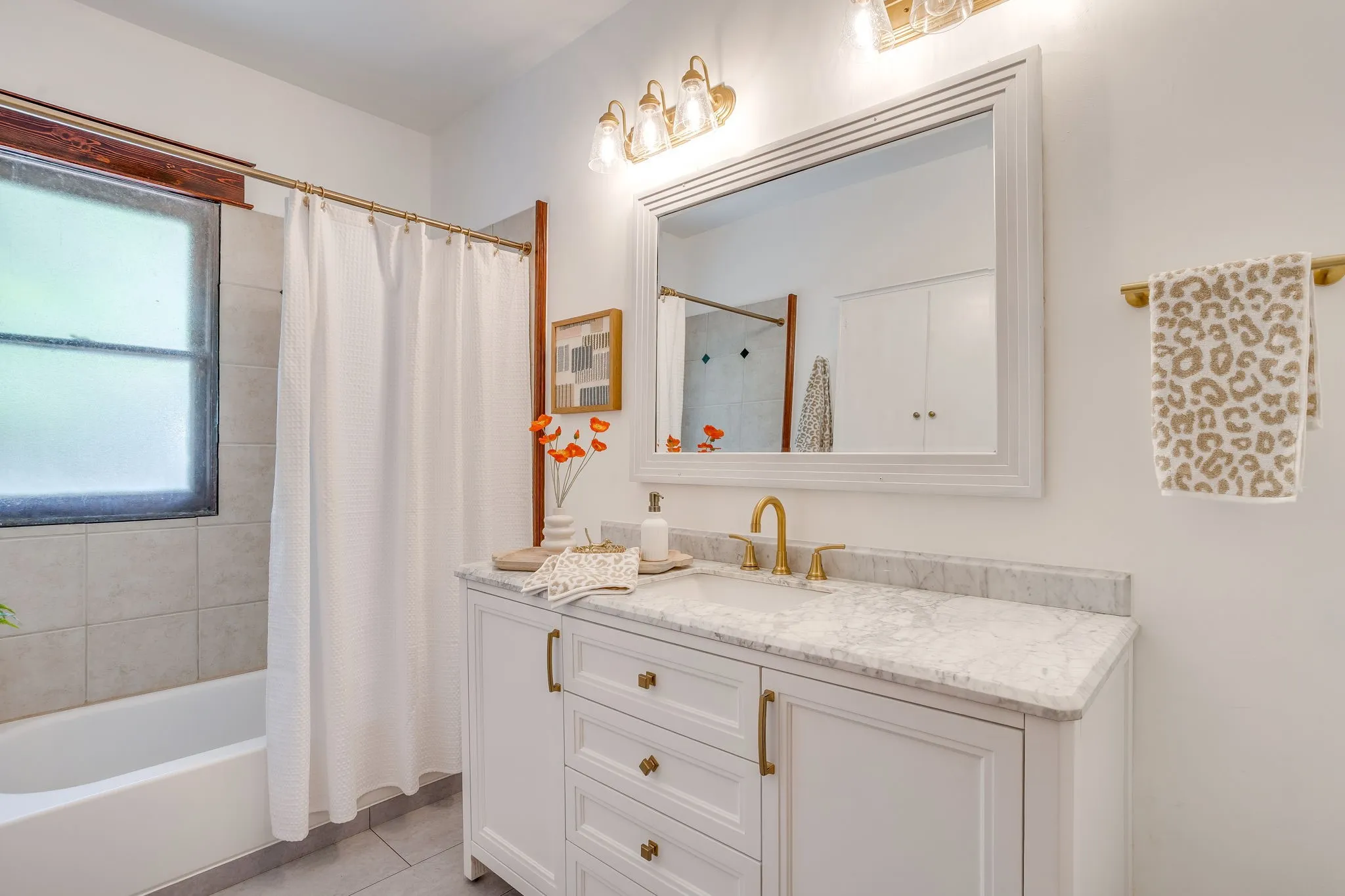 Single Family Residence For Sale in Tarrant County , 1416 S Henderson Street, Fort Worth, Texas 76104, 3 Bedroom, 2 Bathroom, Garage spaces, 1,598 Sqft, built in 1921, mls#21356079, Real Estate Agent in Fort Worth, Homes For Sale in Tarrant county, Homes For Sale in Fort Worth, Realtor in Fort Worth Texas, Real Estate Brokerage Independent Realty Texas, Luminita Cordes Realtor