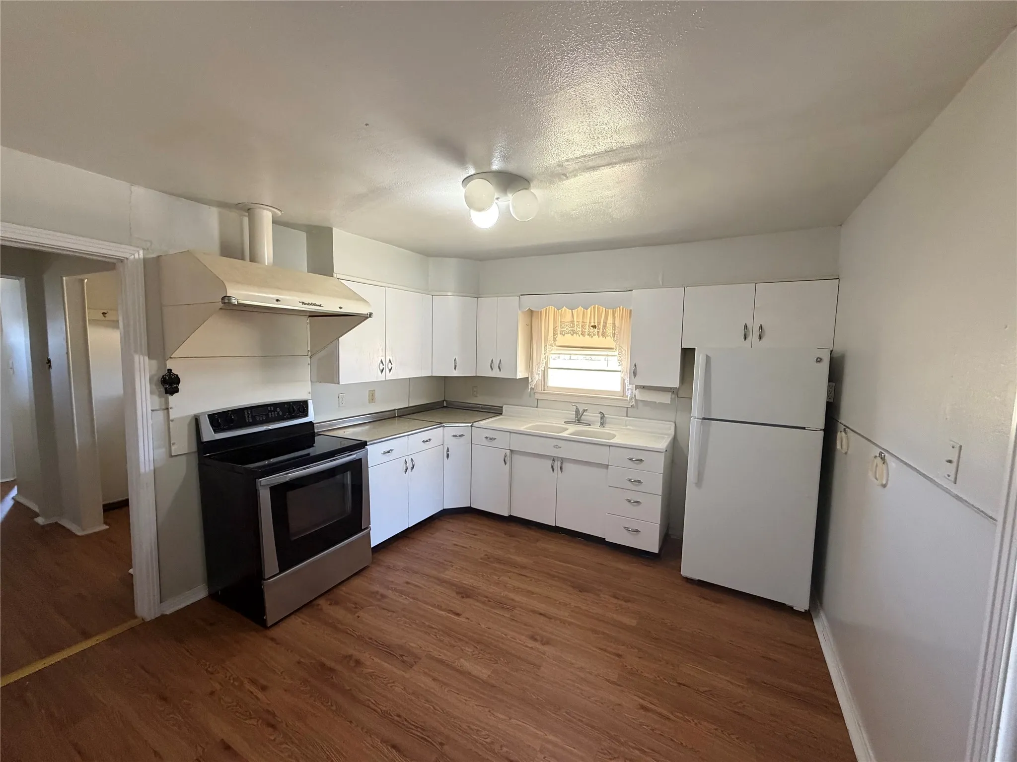 Single Family Residence For Rent in Dallas County , 420 Barnes Bridge Road, Sunnyvale, Texas 75182, 3 Bedroom, 2 Bathroom, Garage spaces, 1,629 Sqft, built in 1950, Price $1,995, mls#21359766, Real Estate Agent in Sunnyvale, Homes For Rent in Dallas county, Homes For Rent in Sunnyvale, Realtor in Sunnyvale Texas, Real Estate Brokerage Independent Realty Texas, Luminita Cordes Realtor