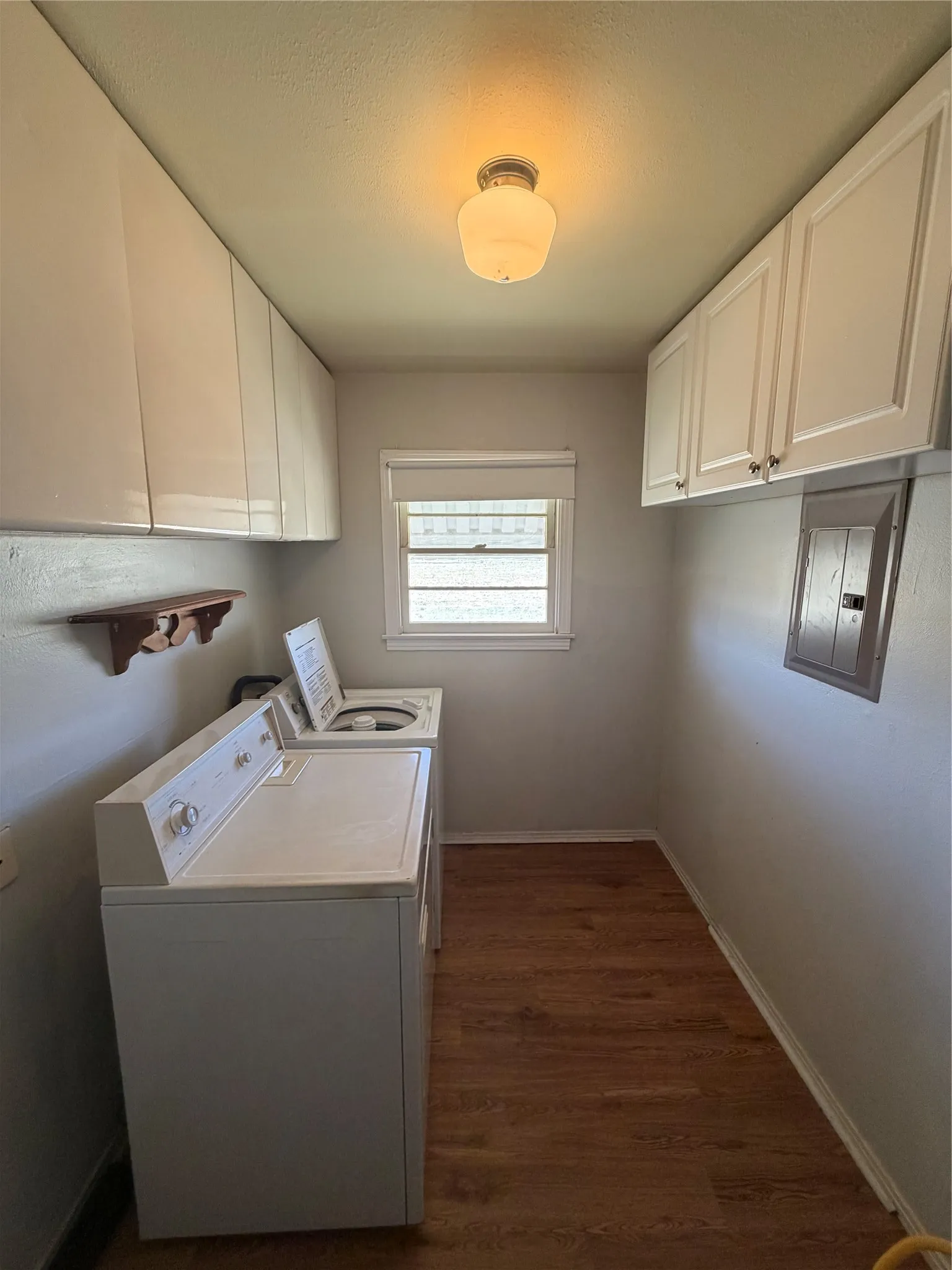 Single Family Residence For Rent in Dallas County , 420 Barnes Bridge Road, Sunnyvale, Texas 75182, 3 Bedroom, 2 Bathroom, Garage spaces, 1,629 Sqft, built in 1950, Price $1,995, mls#21359766, Real Estate Agent in Sunnyvale, Homes For Rent in Dallas county, Homes For Rent in Sunnyvale, Realtor in Sunnyvale Texas, Real Estate Brokerage Independent Realty Texas, Luminita Cordes Realtor