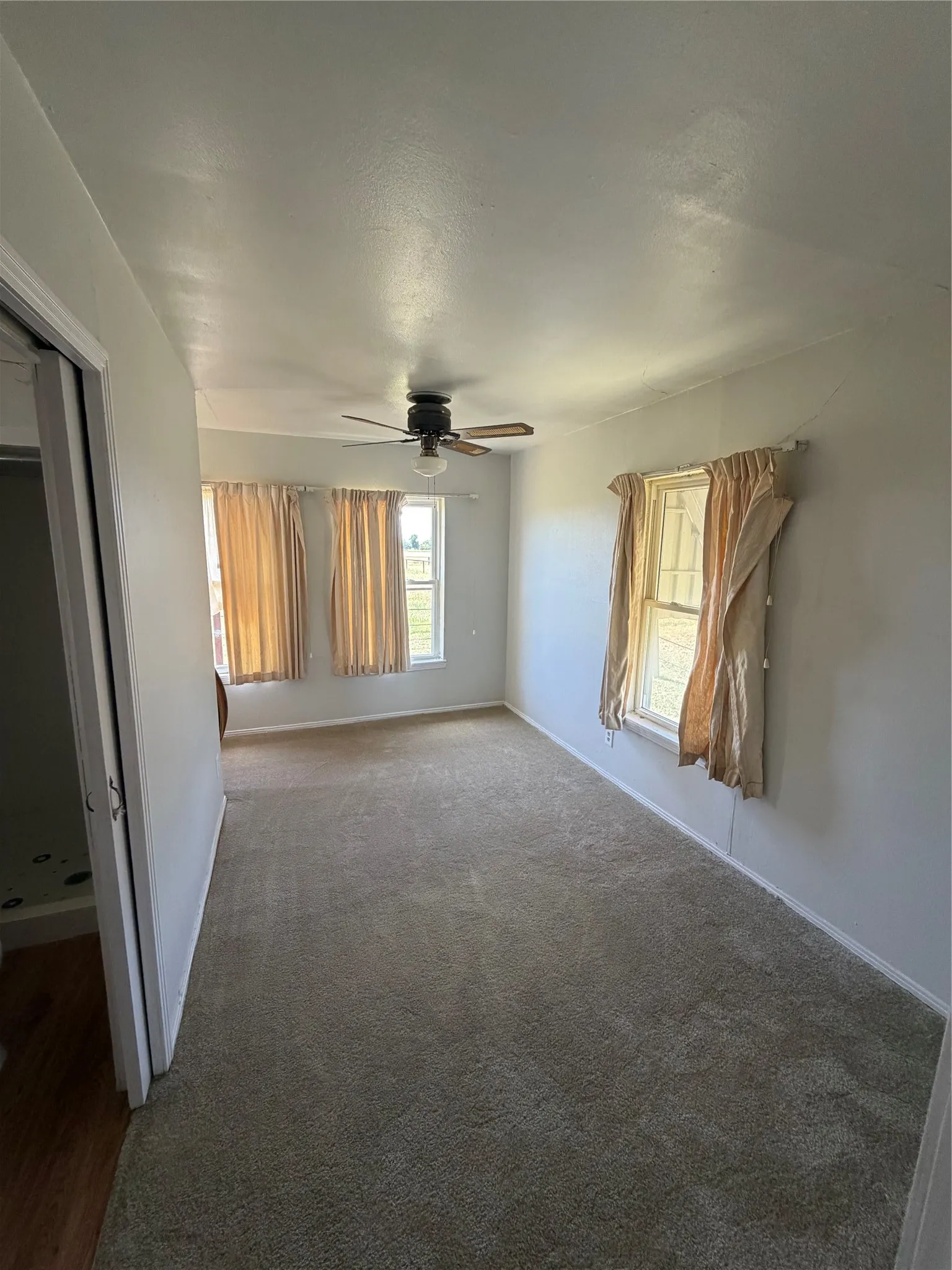 Single Family Residence For Rent in Dallas County , 420 Barnes Bridge Road, Sunnyvale, Texas 75182, 3 Bedroom, 2 Bathroom, Garage spaces, 1,629 Sqft, built in 1950, Price $1,995, mls#21359766, Real Estate Agent in Sunnyvale, Homes For Rent in Dallas county, Homes For Rent in Sunnyvale, Realtor in Sunnyvale Texas, Real Estate Brokerage Independent Realty Texas, Luminita Cordes Realtor