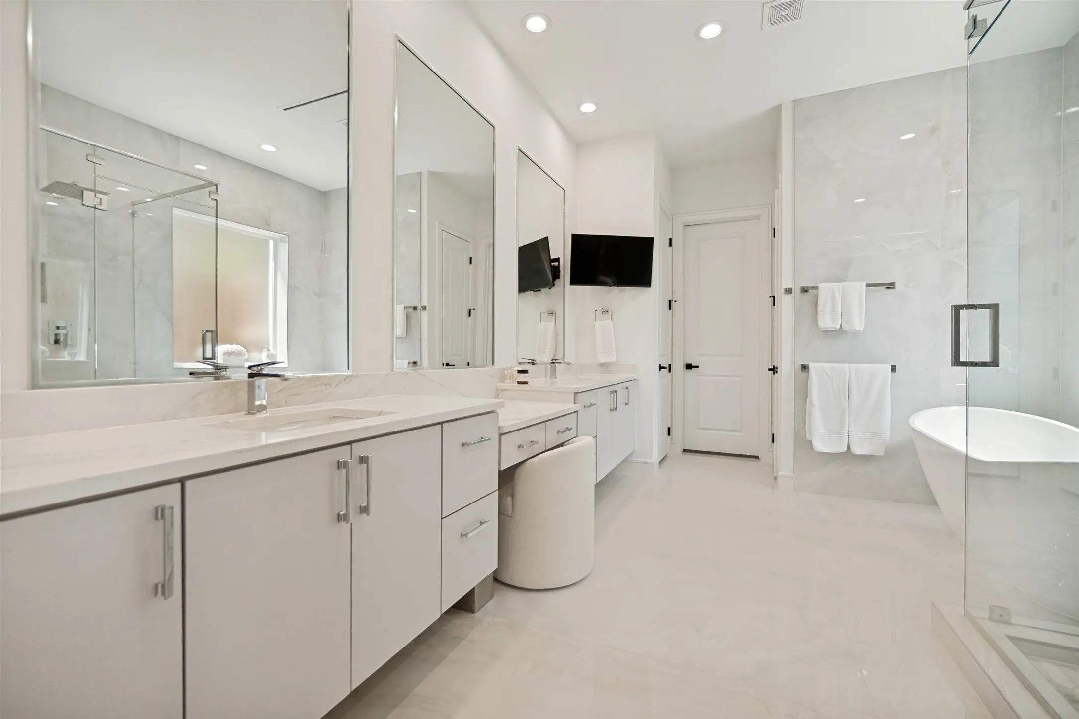 Single Family Residence For Sale in Dallas County , 3528 Norcross Lane, Dallas, Texas 75229, 5 Bedroom, 5 Bathroom, 2 Garage spaces, 5,075 Sqft, built in 2024, mls#21355242, Real Estate Agent in Dallas, Homes For Sale in Dallas county, Homes For Sale in Dallas, Realtor in Dallas Texas, Real Estate Brokerage Independent Realty Texas, Luminita Cordes Realtor