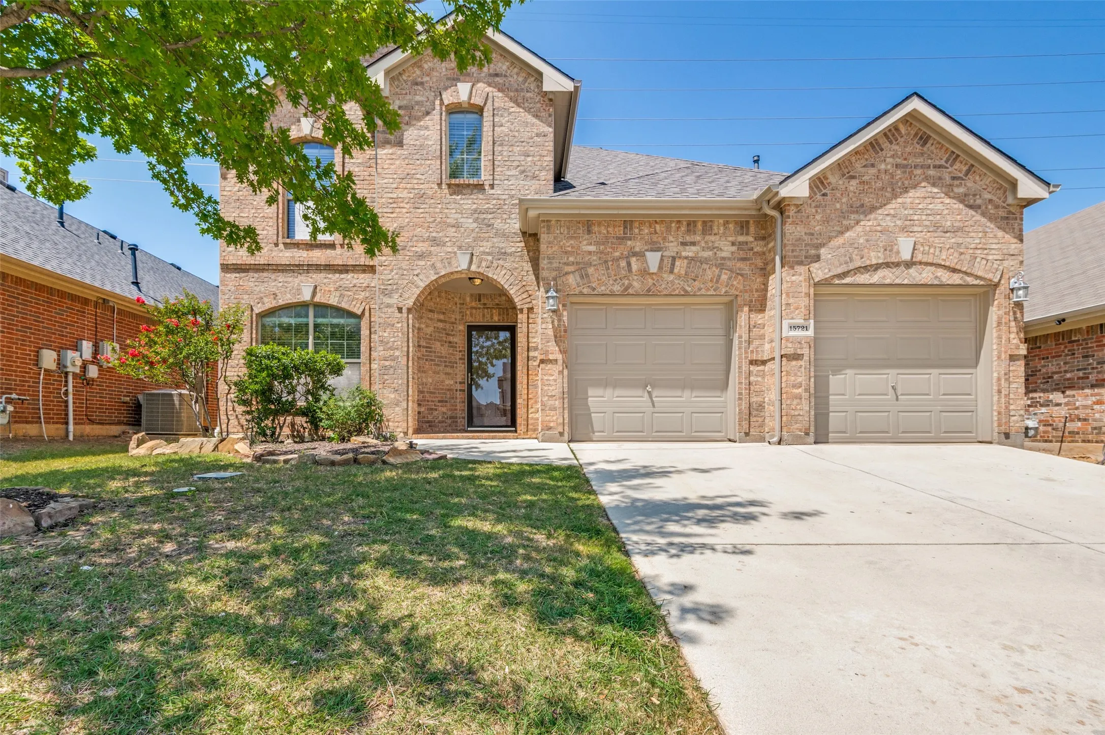 Single Family Residence For Sale in Denton County , 15721 Landing Creek Lane, Fort Worth, Texas 76262, 4 Bedroom, 4 Bathroom, 2 Garage spaces, 3,476 Sqft, built in 2008, mls#21356013, Real Estate Agent in Fort Worth, Homes For Sale in Denton county, Homes For Sale in Fort Worth, Realtor in Fort Worth Texas, Real Estate Brokerage Independent Realty Texas, Luminita Cordes Realtor
