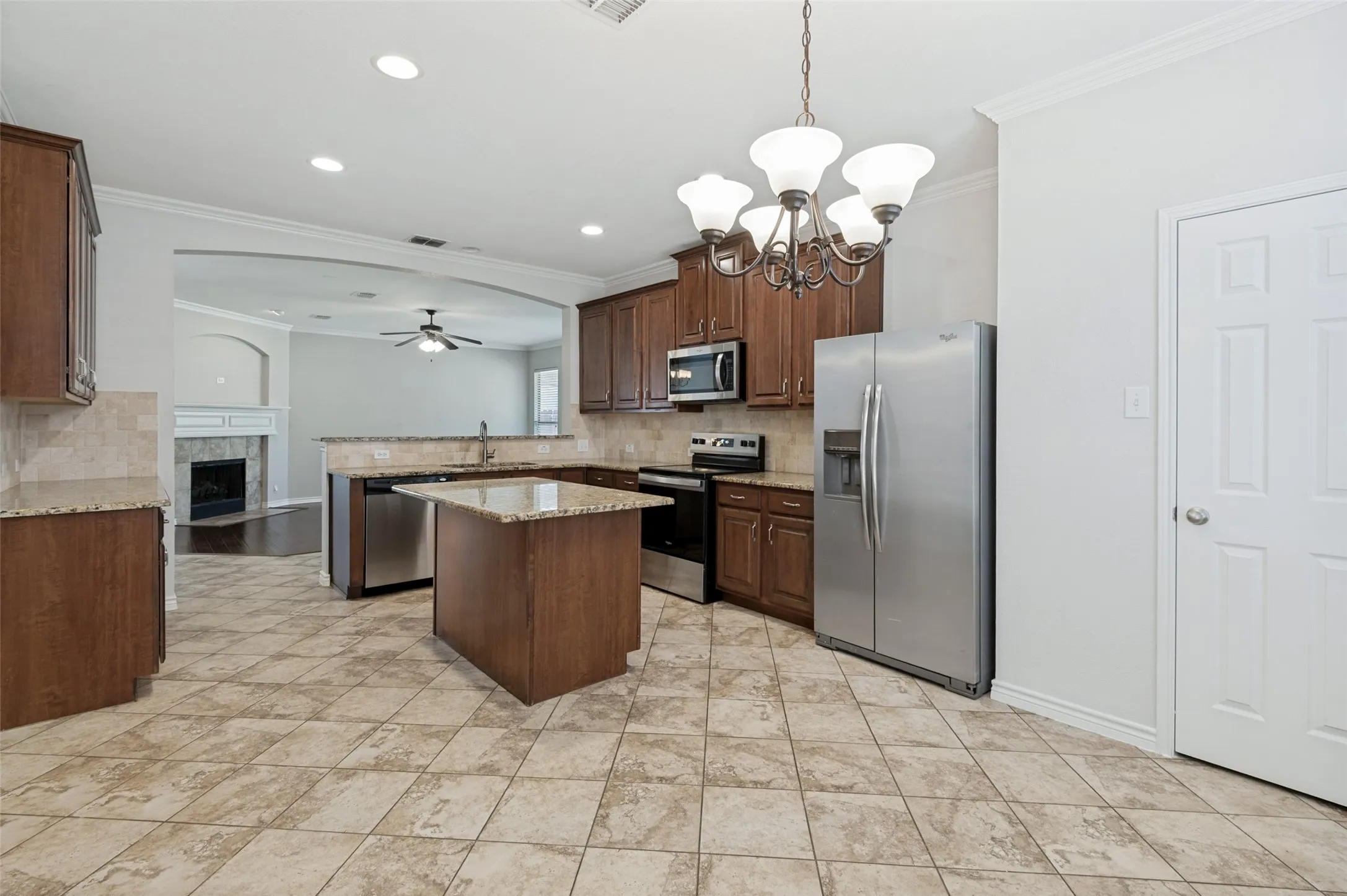 Single Family Residence For Sale in Denton County , 15721 Landing Creek Lane, Fort Worth, Texas 76262, 4 Bedroom, 4 Bathroom, 2 Garage spaces, 3,476 Sqft, built in 2008, mls#21356013, Real Estate Agent in Fort Worth, Homes For Sale in Denton county, Homes For Sale in Fort Worth, Realtor in Fort Worth Texas, Real Estate Brokerage Independent Realty Texas, Luminita Cordes Realtor