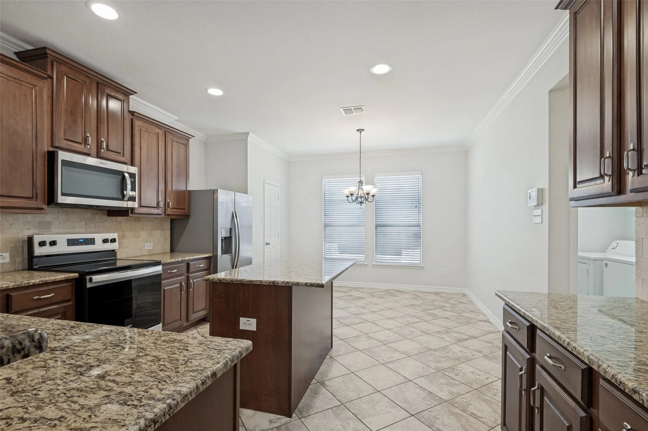 Single Family Residence For Sale in Denton County , 15721 Landing Creek Lane, Fort Worth, Texas 76262, 4 Bedroom, 4 Bathroom, 2 Garage spaces, 3,476 Sqft, built in 2008, mls#21356013, Real Estate Agent in Fort Worth, Homes For Sale in Denton county, Homes For Sale in Fort Worth, Realtor in Fort Worth Texas, Real Estate Brokerage Independent Realty Texas, Luminita Cordes Realtor