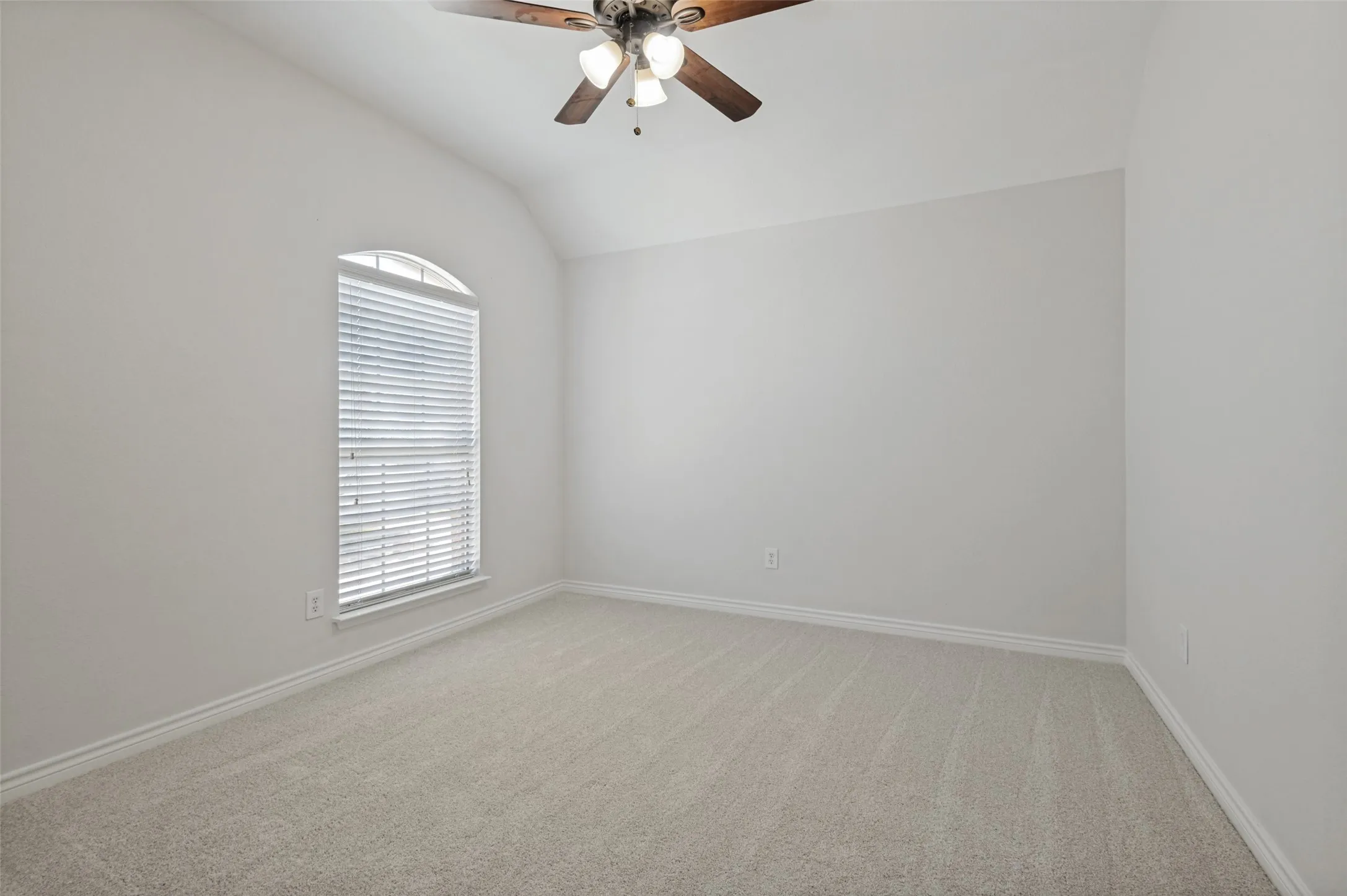 Single Family Residence For Sale in Denton County , 15721 Landing Creek Lane, Fort Worth, Texas 76262, 4 Bedroom, 4 Bathroom, 2 Garage spaces, 3,476 Sqft, built in 2008, mls#21356013, Real Estate Agent in Fort Worth, Homes For Sale in Denton county, Homes For Sale in Fort Worth, Realtor in Fort Worth Texas, Real Estate Brokerage Independent Realty Texas, Luminita Cordes Realtor