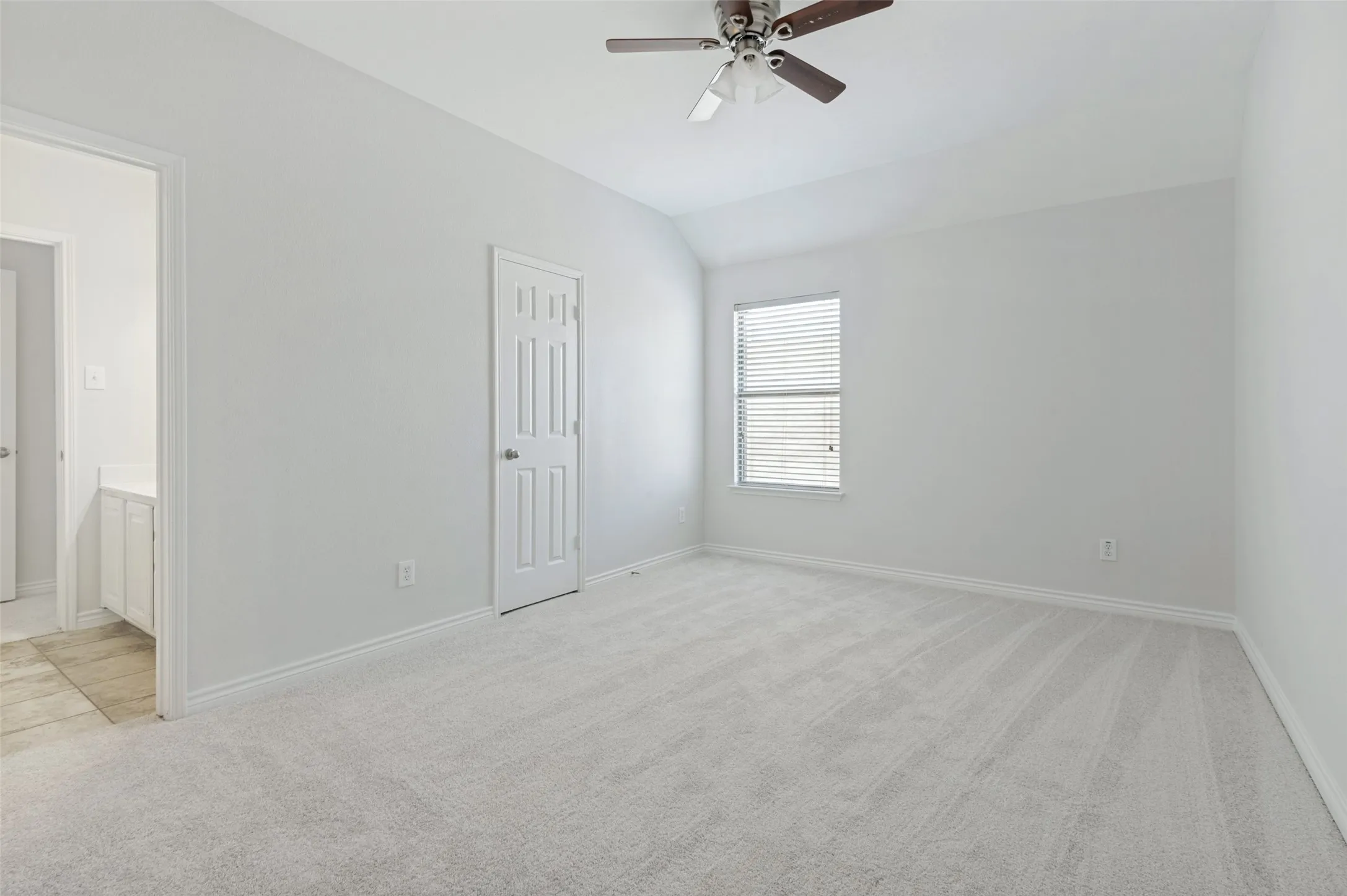 Single Family Residence For Sale in Denton County , 15721 Landing Creek Lane, Fort Worth, Texas 76262, 4 Bedroom, 4 Bathroom, 2 Garage spaces, 3,476 Sqft, built in 2008, mls#21356013, Real Estate Agent in Fort Worth, Homes For Sale in Denton county, Homes For Sale in Fort Worth, Realtor in Fort Worth Texas, Real Estate Brokerage Independent Realty Texas, Luminita Cordes Realtor