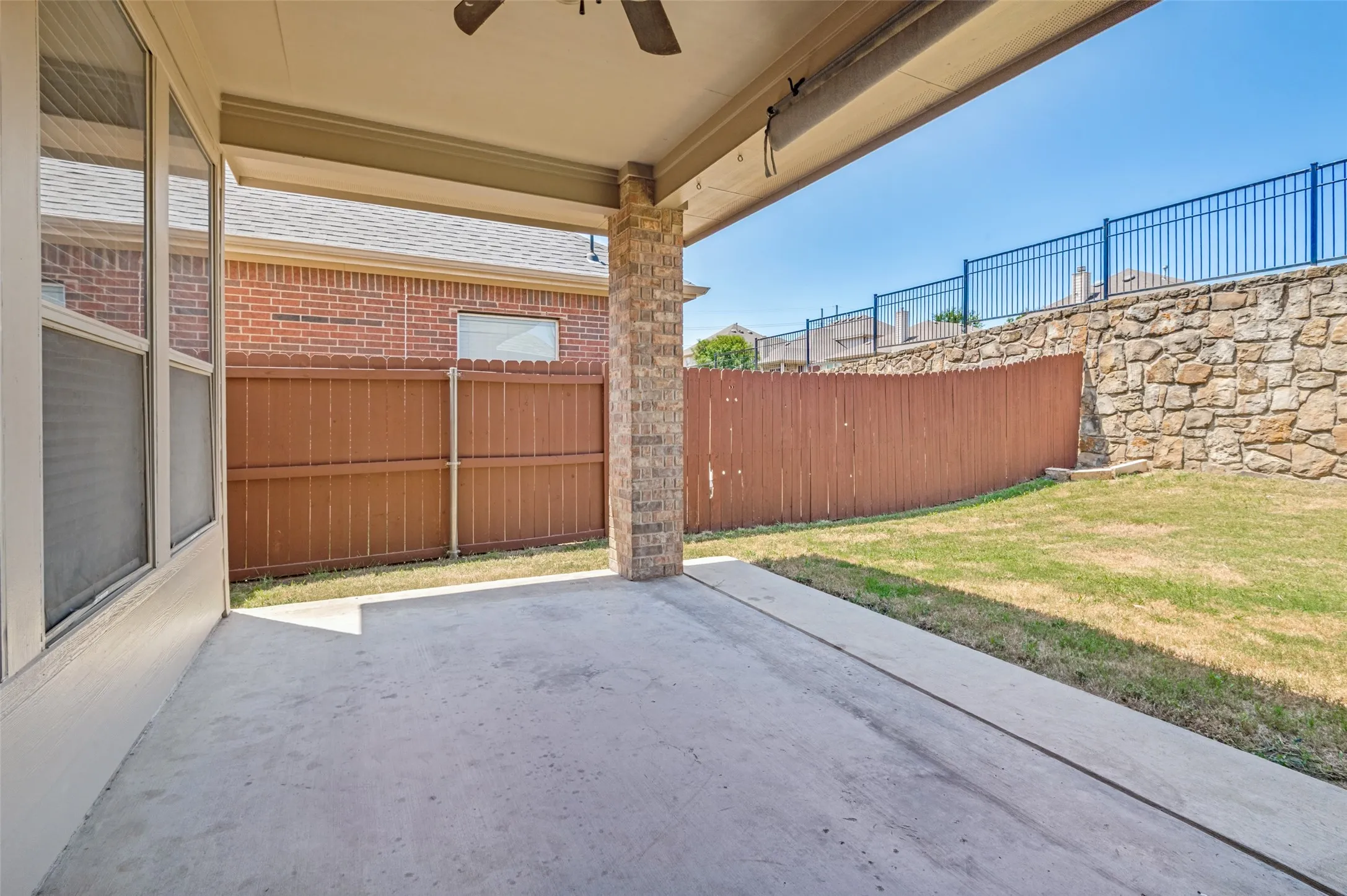Single Family Residence For Sale in Denton County , 15721 Landing Creek Lane, Fort Worth, Texas 76262, 4 Bedroom, 4 Bathroom, 2 Garage spaces, 3,476 Sqft, built in 2008, mls#21356013, Real Estate Agent in Fort Worth, Homes For Sale in Denton county, Homes For Sale in Fort Worth, Realtor in Fort Worth Texas, Real Estate Brokerage Independent Realty Texas, Luminita Cordes Realtor