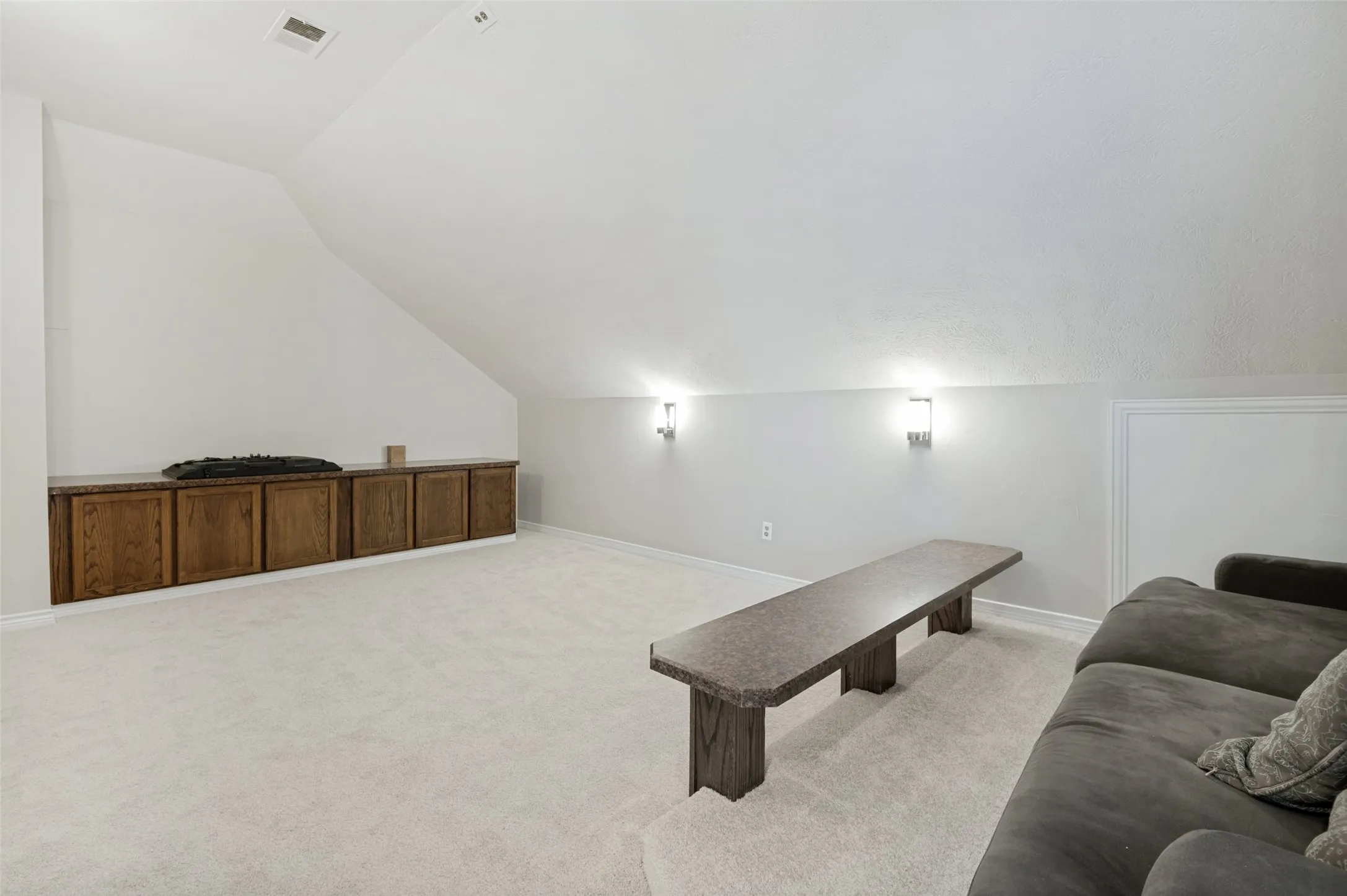 Single Family Residence For Sale in Denton County , 15721 Landing Creek Lane, Fort Worth, Texas 76262, 4 Bedroom, 4 Bathroom, 2 Garage spaces, 3,476 Sqft, built in 2008, mls#21356013, Real Estate Agent in Fort Worth, Homes For Sale in Denton county, Homes For Sale in Fort Worth, Realtor in Fort Worth Texas, Real Estate Brokerage Independent Realty Texas, Luminita Cordes Realtor