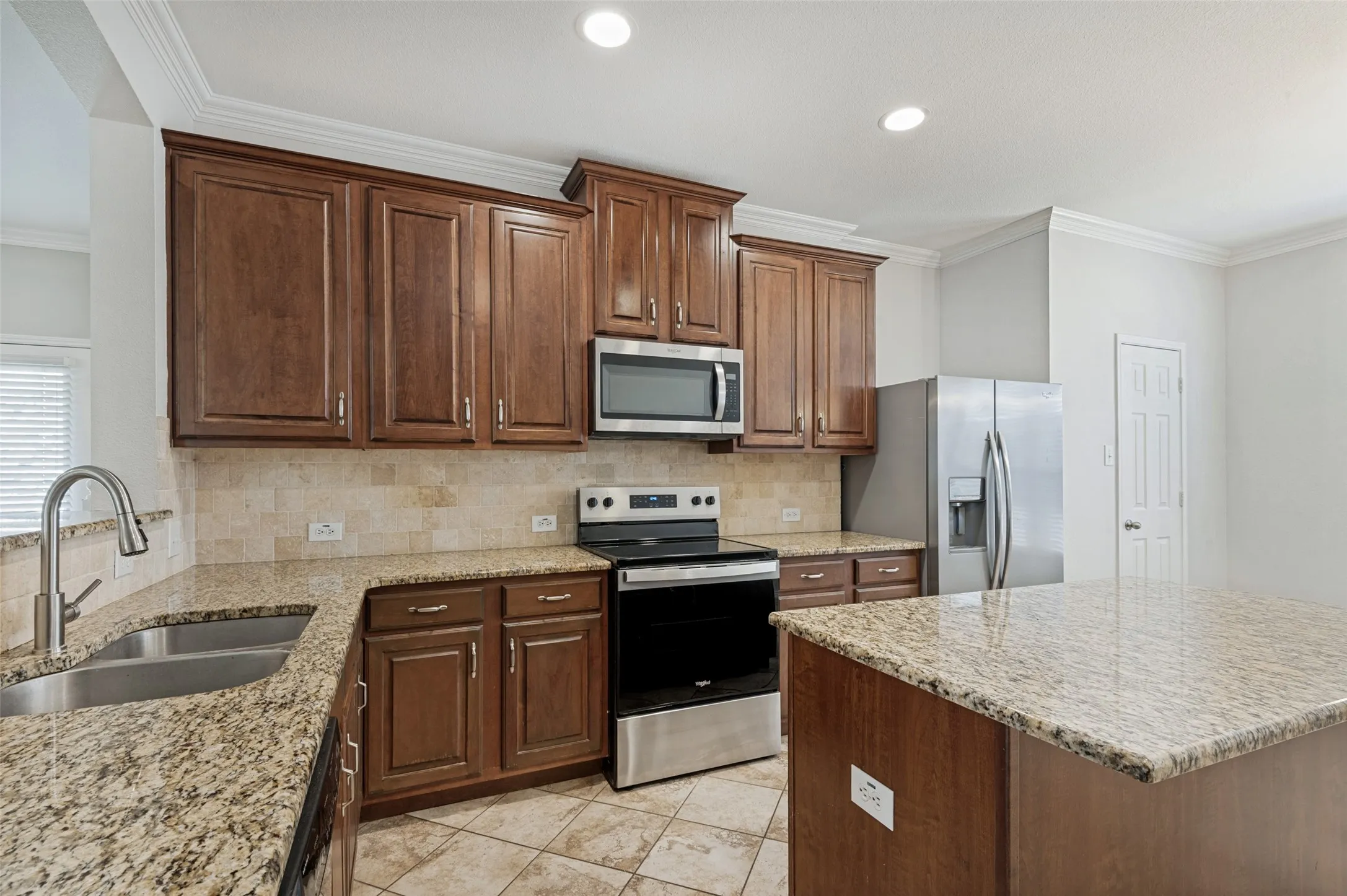 Single Family Residence For Sale in Denton County , 15721 Landing Creek Lane, Fort Worth, Texas 76262, 4 Bedroom, 4 Bathroom, 2 Garage spaces, 3,476 Sqft, built in 2008, mls#21356013, Real Estate Agent in Fort Worth, Homes For Sale in Denton county, Homes For Sale in Fort Worth, Realtor in Fort Worth Texas, Real Estate Brokerage Independent Realty Texas, Luminita Cordes Realtor