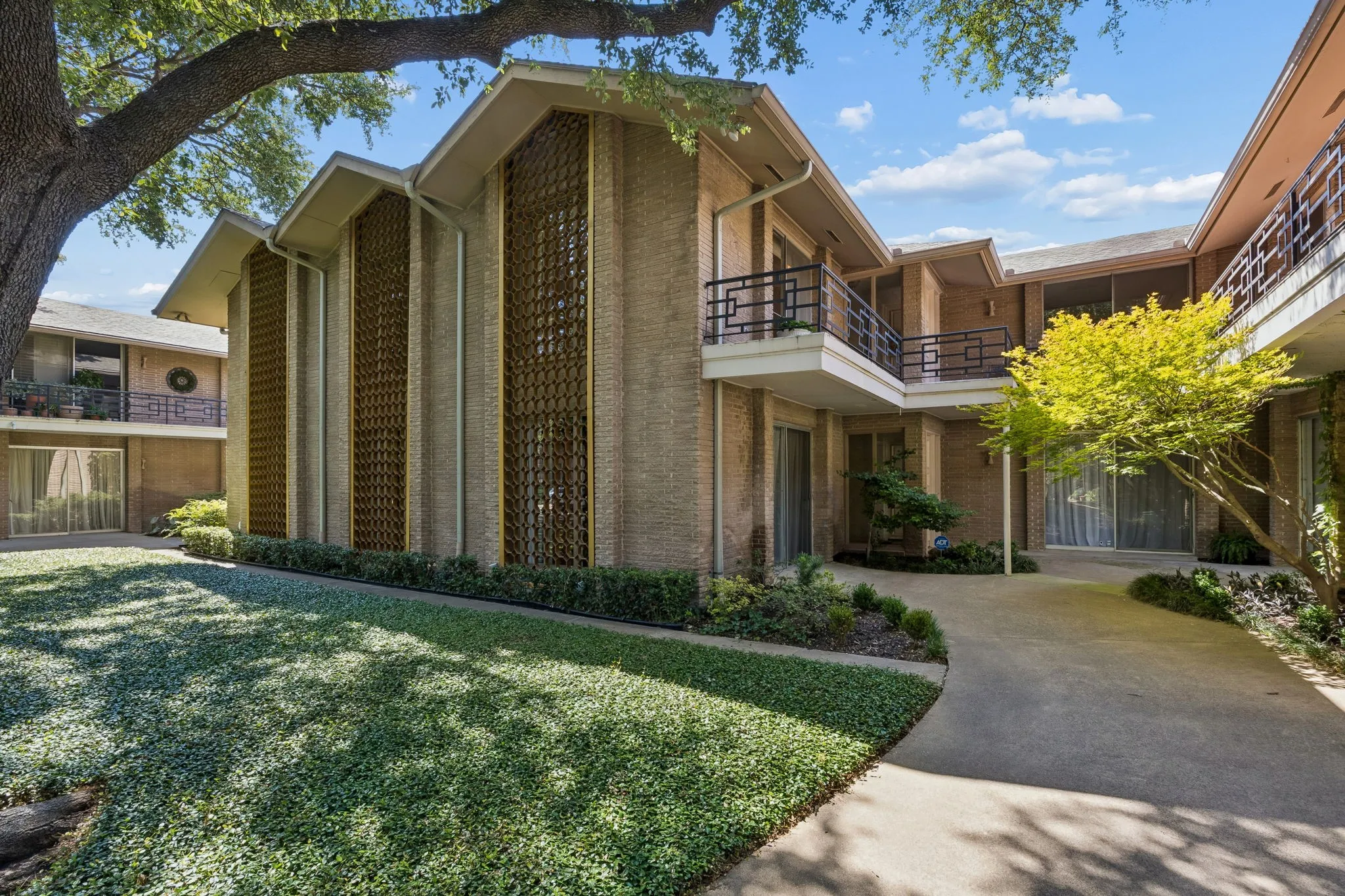6310 Bandera Ave #C - Tom Hughes Team - Front of Structure