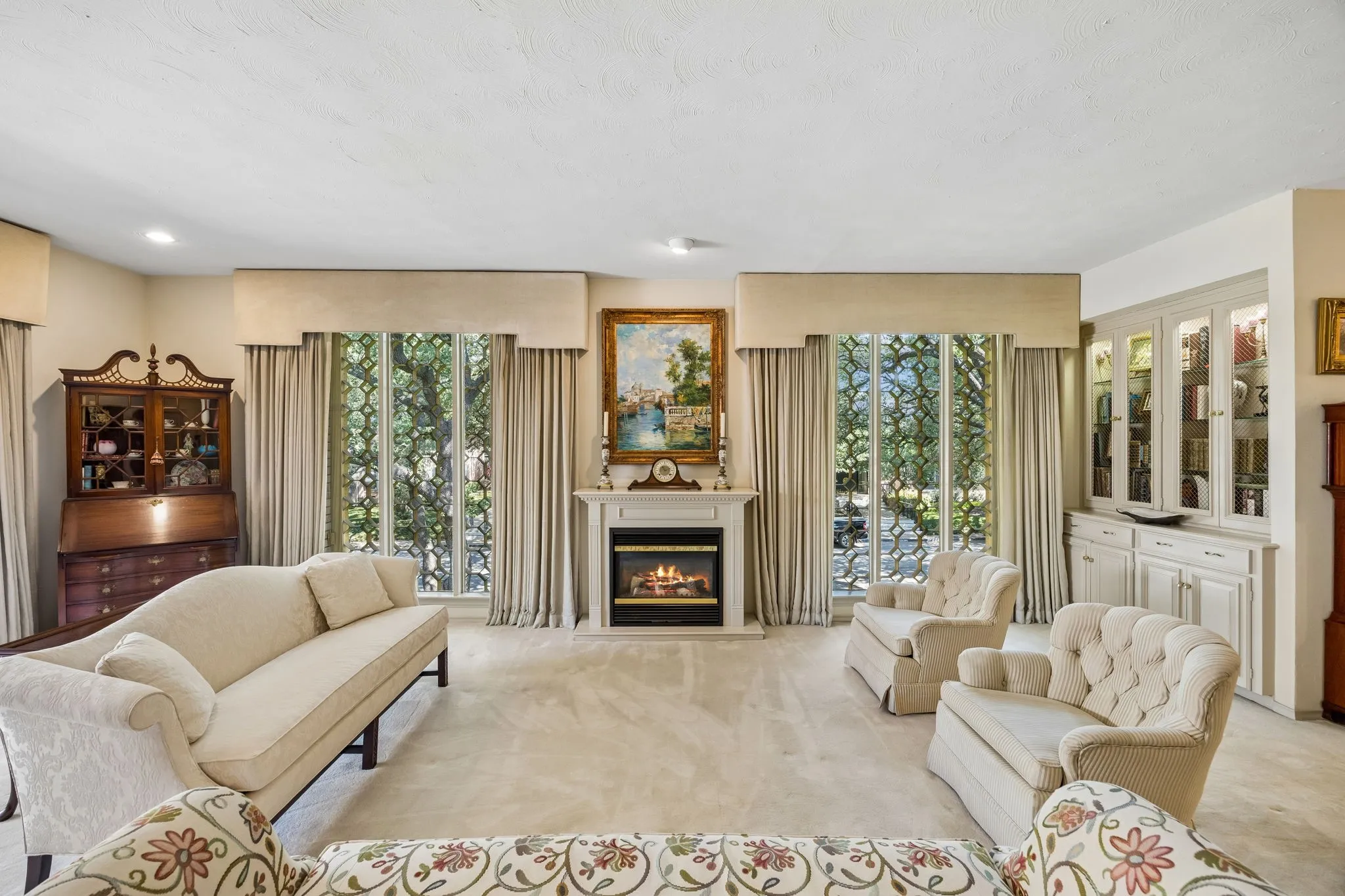 6310 Bandera Ave #C - Tom Hughes Team - Living Room
