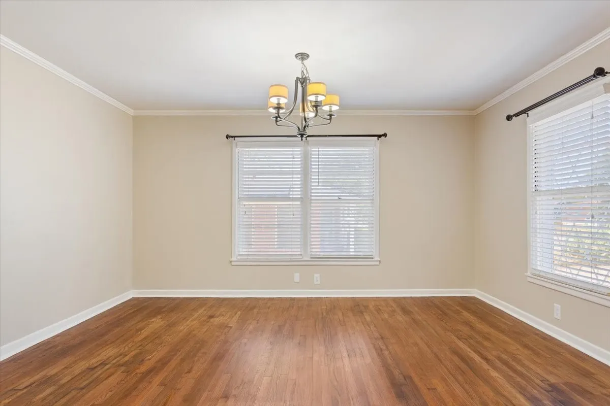Single Family Residence For Sale in Mc Lennan County , 1212 Guthrie Drive, Waco, Texas 76710, 3 Bedroom, 2 Bathroom, 2 Garage spaces, 2,032 Sqft, built in 1954, mls#21360103, Real Estate Agent in Waco, Homes For Sale in Mc Lennan county, Homes For Sale in Waco, Realtor in Waco Texas, Real Estate Brokerage Independent Realty Texas, Luminita Cordes Realtor