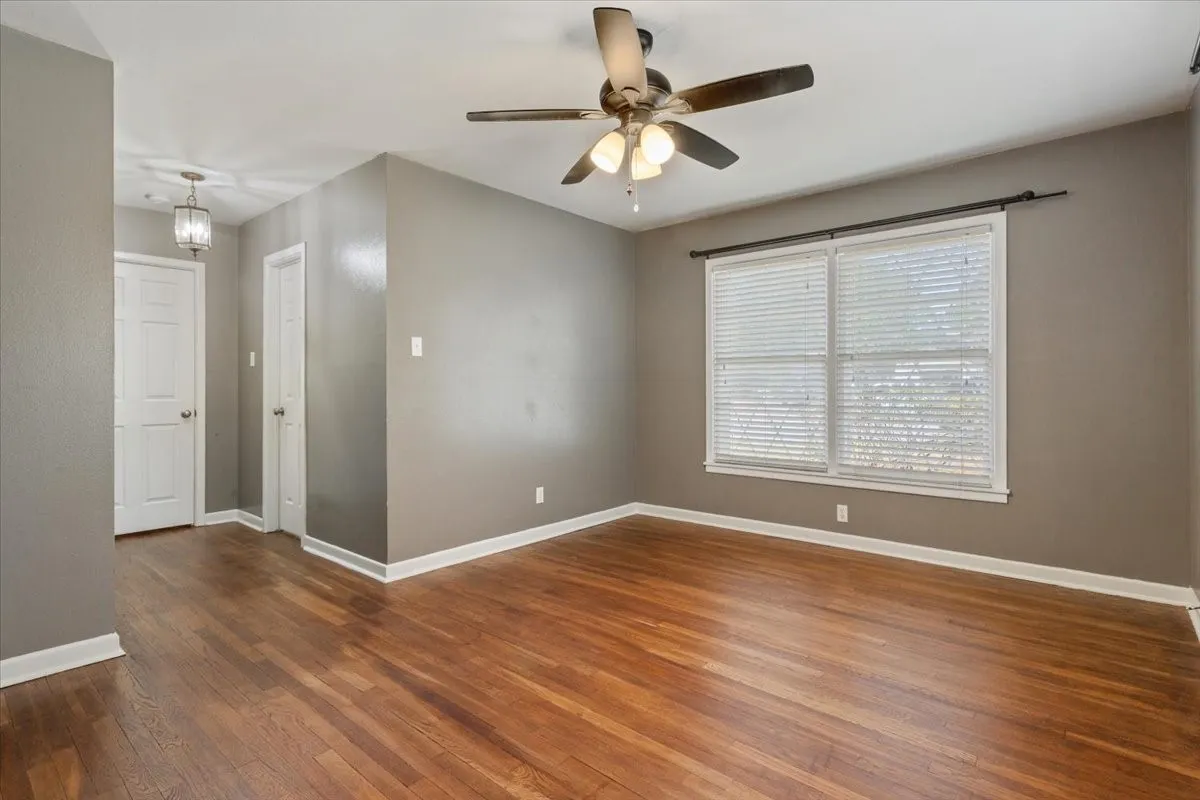 Single Family Residence For Sale in Mc Lennan County , 1212 Guthrie Drive, Waco, Texas 76710, 3 Bedroom, 2 Bathroom, 2 Garage spaces, 2,032 Sqft, built in 1954, mls#21360103, Real Estate Agent in Waco, Homes For Sale in Mc Lennan county, Homes For Sale in Waco, Realtor in Waco Texas, Real Estate Brokerage Independent Realty Texas, Luminita Cordes Realtor