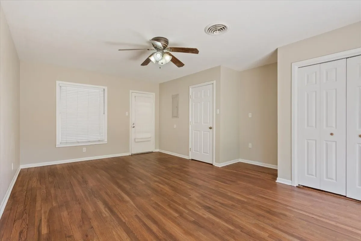 Single Family Residence For Sale in Mc Lennan County , 1212 Guthrie Drive, Waco, Texas 76710, 3 Bedroom, 2 Bathroom, 2 Garage spaces, 2,032 Sqft, built in 1954, mls#21360103, Real Estate Agent in Waco, Homes For Sale in Mc Lennan county, Homes For Sale in Waco, Realtor in Waco Texas, Real Estate Brokerage Independent Realty Texas, Luminita Cordes Realtor