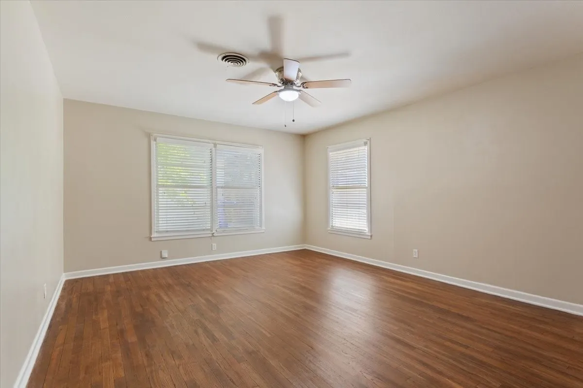 Single Family Residence For Sale in Mc Lennan County , 1212 Guthrie Drive, Waco, Texas 76710, 3 Bedroom, 2 Bathroom, 2 Garage spaces, 2,032 Sqft, built in 1954, mls#21360103, Real Estate Agent in Waco, Homes For Sale in Mc Lennan county, Homes For Sale in Waco, Realtor in Waco Texas, Real Estate Brokerage Independent Realty Texas, Luminita Cordes Realtor