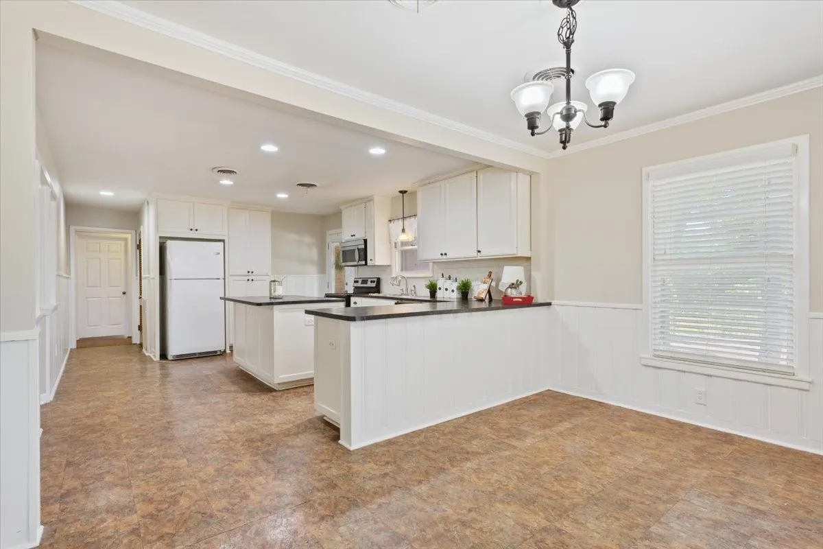 Single Family Residence For Sale in Mc Lennan County , 1212 Guthrie Drive, Waco, Texas 76710, 3 Bedroom, 2 Bathroom, 2 Garage spaces, 2,032 Sqft, built in 1954, mls#21360103, Real Estate Agent in Waco, Homes For Sale in Mc Lennan county, Homes For Sale in Waco, Realtor in Waco Texas, Real Estate Brokerage Independent Realty Texas, Luminita Cordes Realtor