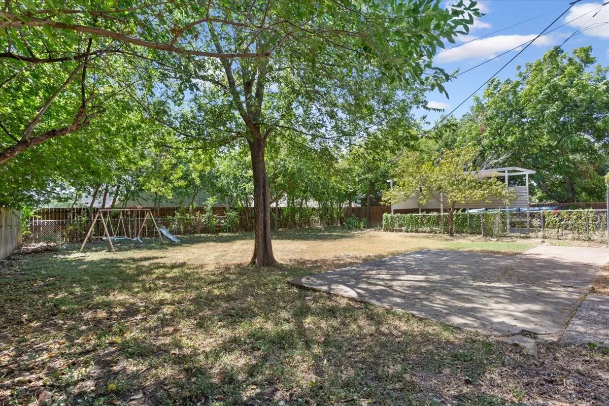Single Family Residence For Sale in Mc Lennan County , 1212 Guthrie Drive, Waco, Texas 76710, 3 Bedroom, 2 Bathroom, 2 Garage spaces, 2,032 Sqft, built in 1954, mls#21360103, Real Estate Agent in Waco, Homes For Sale in Mc Lennan county, Homes For Sale in Waco, Realtor in Waco Texas, Real Estate Brokerage Independent Realty Texas, Luminita Cordes Realtor