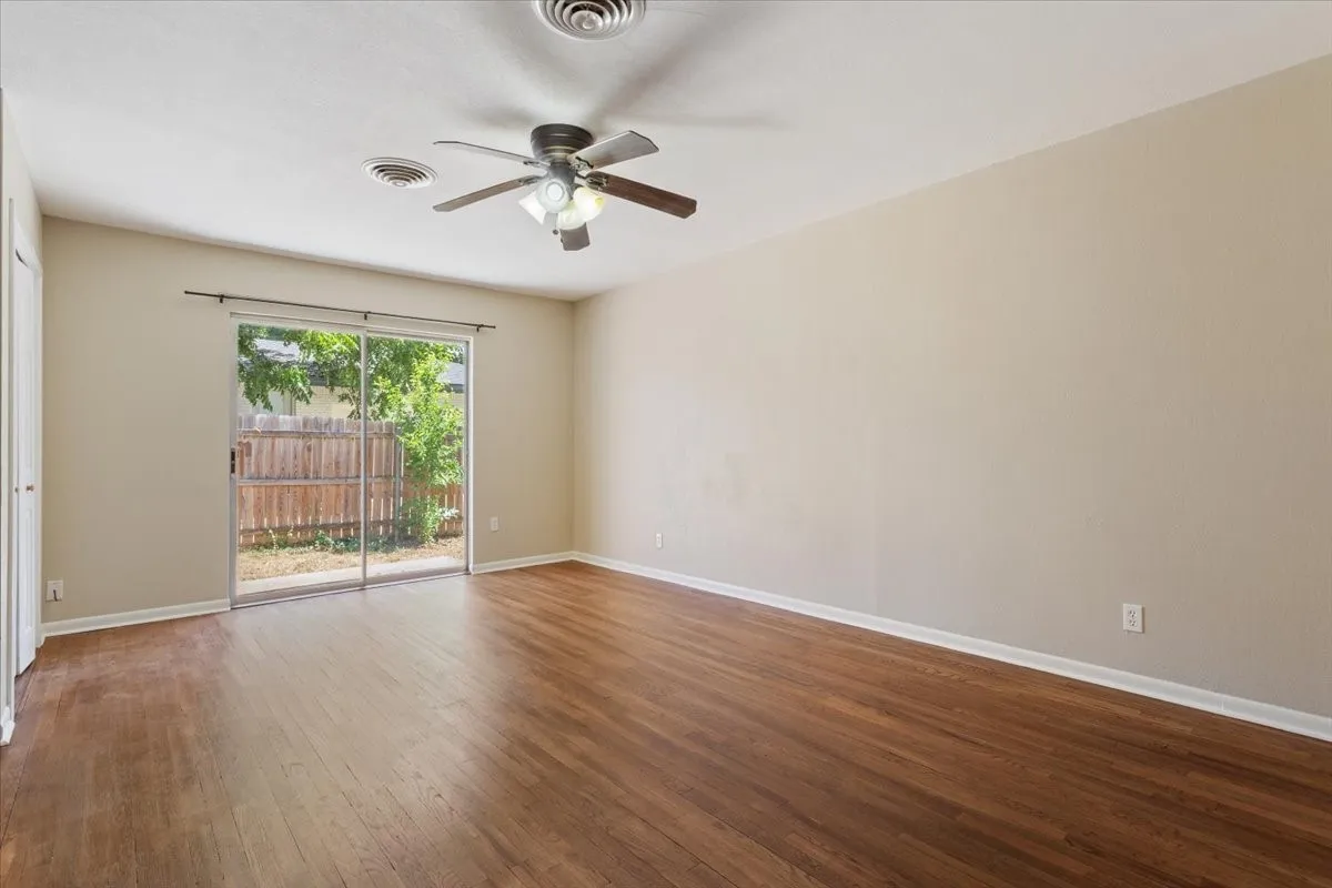 Single Family Residence For Sale in Mc Lennan County , 1212 Guthrie Drive, Waco, Texas 76710, 3 Bedroom, 2 Bathroom, 2 Garage spaces, 2,032 Sqft, built in 1954, mls#21360103, Real Estate Agent in Waco, Homes For Sale in Mc Lennan county, Homes For Sale in Waco, Realtor in Waco Texas, Real Estate Brokerage Independent Realty Texas, Luminita Cordes Realtor