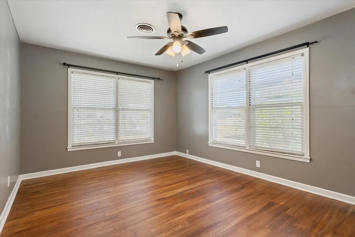 Single Family Residence For Sale in Mc Lennan County , 1212 Guthrie Drive, Waco, Texas 76710, 3 Bedroom, 2 Bathroom, 2 Garage spaces, 2,032 Sqft, built in 1954, mls#21360103, Real Estate Agent in Waco, Homes For Sale in Mc Lennan county, Homes For Sale in Waco, Realtor in Waco Texas, Real Estate Brokerage Independent Realty Texas, Luminita Cordes Realtor