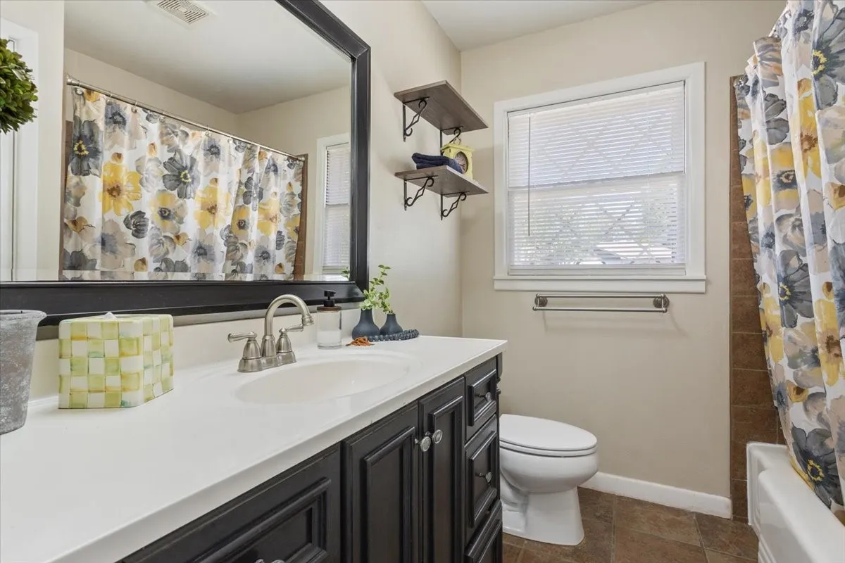 Single Family Residence For Sale in Mc Lennan County , 1212 Guthrie Drive, Waco, Texas 76710, 3 Bedroom, 2 Bathroom, 2 Garage spaces, 2,032 Sqft, built in 1954, mls#21360103, Real Estate Agent in Waco, Homes For Sale in Mc Lennan county, Homes For Sale in Waco, Realtor in Waco Texas, Real Estate Brokerage Independent Realty Texas, Luminita Cordes Realtor
