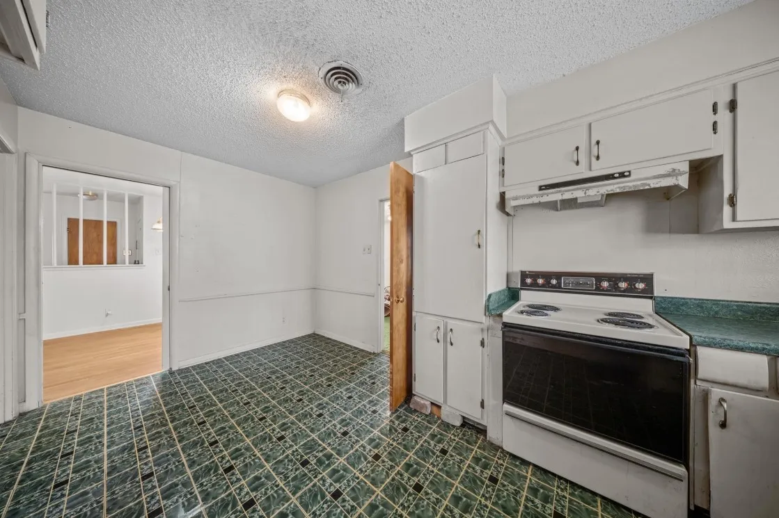 Single Family Residence For Sale in Dallas County , 3916 Kushla Avenue, Dallas, Texas 75216, 4 Bedroom, 2 Bathroom, Garage spaces, 1,582 Sqft, built in 1956, Price $225,000, mls#21360179, Real Estate Agent in Dallas, Homes For Sale in Dallas county, Homes For Sale in Dallas, Realtor in Dallas Texas, Real Estate Brokerage Independent Realty Texas, Luminita Cordes Realtor