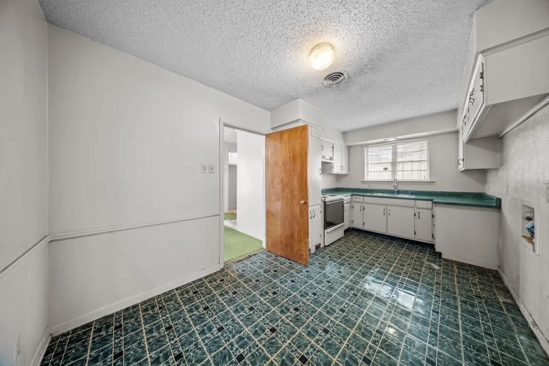 Single Family Residence For Sale in Dallas County , 3916 Kushla Avenue, Dallas, Texas 75216, 4 Bedroom, 2 Bathroom, Garage spaces, 1,582 Sqft, built in 1956, Price $225,000, mls#21360179, Real Estate Agent in Dallas, Homes For Sale in Dallas county, Homes For Sale in Dallas, Realtor in Dallas Texas, Real Estate Brokerage Independent Realty Texas, Luminita Cordes Realtor