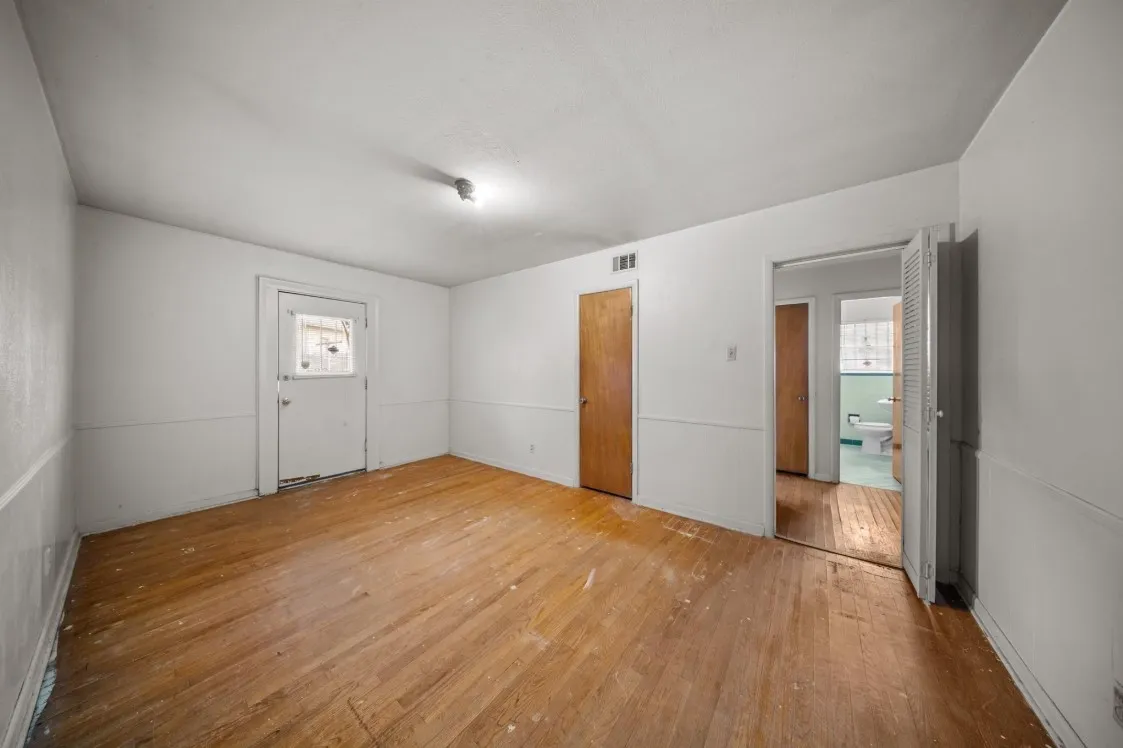 Single Family Residence For Sale in Dallas County , 3916 Kushla Avenue, Dallas, Texas 75216, 4 Bedroom, 2 Bathroom, Garage spaces, 1,582 Sqft, built in 1956, Price $225,000, mls#21360179, Real Estate Agent in Dallas, Homes For Sale in Dallas county, Homes For Sale in Dallas, Realtor in Dallas Texas, Real Estate Brokerage Independent Realty Texas, Luminita Cordes Realtor