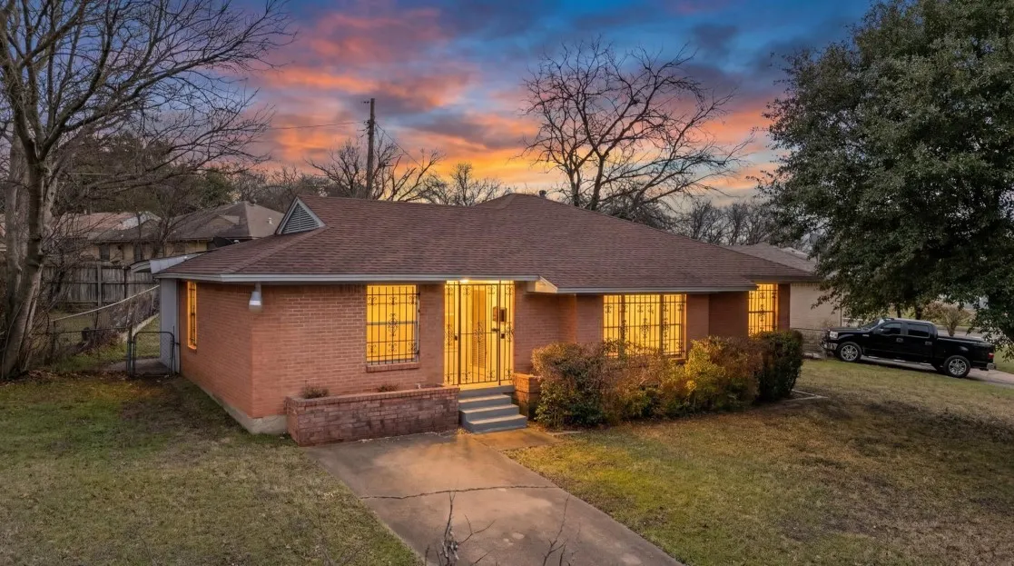 Single Family Residence For Sale in Dallas County , 3916 Kushla Avenue, Dallas, Texas 75216, 4 Bedroom, 2 Bathroom, Garage spaces, 1,582 Sqft, built in 1956, Price $225,000, mls#21360179, Real Estate Agent in Dallas, Homes For Sale in Dallas county, Homes For Sale in Dallas, Realtor in Dallas Texas, Real Estate Brokerage Independent Realty Texas, Luminita Cordes Realtor