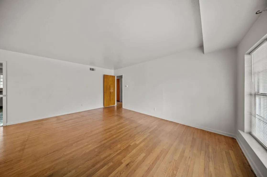 Single Family Residence For Sale in Dallas County , 3916 Kushla Avenue, Dallas, Texas 75216, 4 Bedroom, 2 Bathroom, Garage spaces, 1,582 Sqft, built in 1956, Price $225,000, mls#21360179, Real Estate Agent in Dallas, Homes For Sale in Dallas county, Homes For Sale in Dallas, Realtor in Dallas Texas, Real Estate Brokerage Independent Realty Texas, Luminita Cordes Realtor