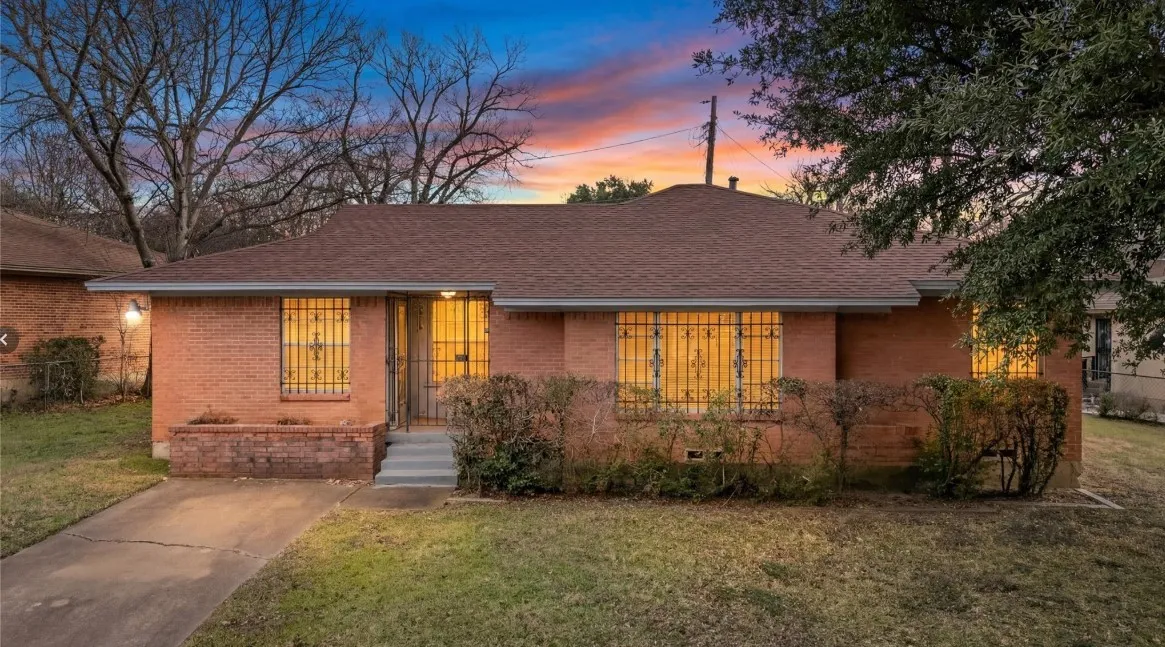Single Family Residence For Sale in Dallas County , 3916 Kushla Avenue, Dallas, Texas 75216, 4 Bedroom, 2 Bathroom, Garage spaces, 1,582 Sqft, built in 1956, Price $225,000, mls#21360179, Real Estate Agent in Dallas, Homes For Sale in Dallas county, Homes For Sale in Dallas, Realtor in Dallas Texas, Real Estate Brokerage Independent Realty Texas, Luminita Cordes Realtor