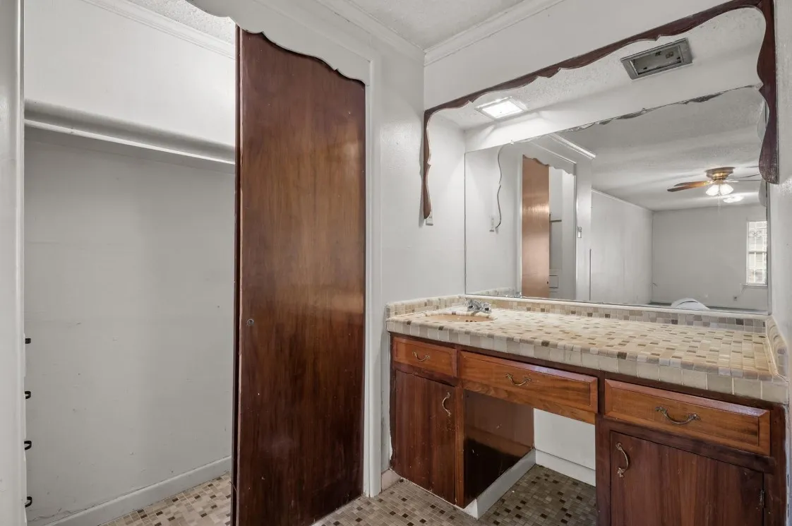 Single Family Residence For Sale in Dallas County , 3916 Kushla Avenue, Dallas, Texas 75216, 4 Bedroom, 2 Bathroom, Garage spaces, 1,582 Sqft, built in 1956, Price $225,000, mls#21360179, Real Estate Agent in Dallas, Homes For Sale in Dallas county, Homes For Sale in Dallas, Realtor in Dallas Texas, Real Estate Brokerage Independent Realty Texas, Luminita Cordes Realtor