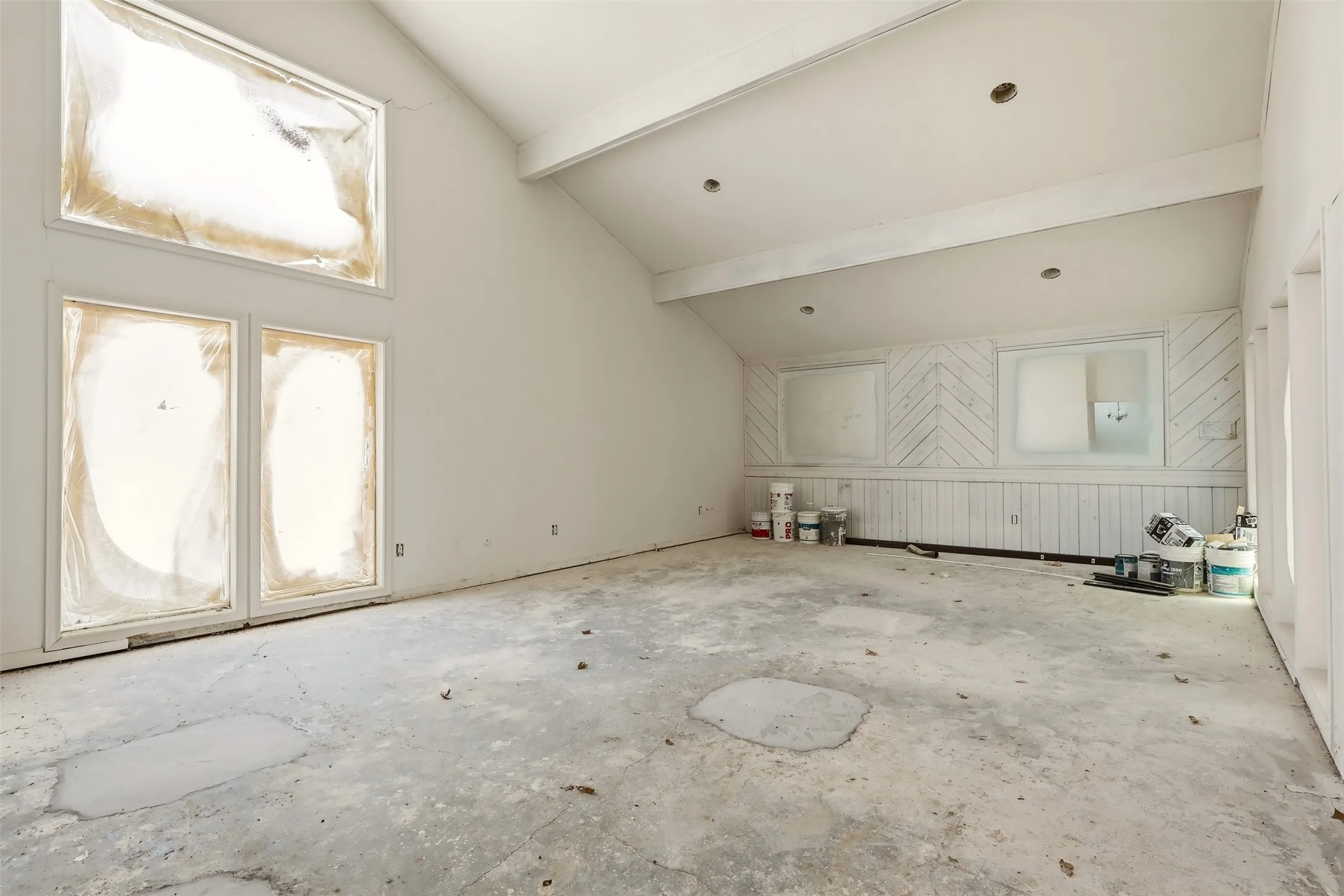 Single Family Residence For Sale in Tarrant County , 2700 Shadow Wood Court, Arlington, Texas 76006, 5 Bedroom, 4 Bathroom, 2 Garage spaces, 3,230 Sqft, built in 1979, mls#21358338, Real Estate Agent in Arlington, Homes For Sale in Tarrant county, Homes For Sale in Arlington, Realtor in Arlington Texas, Real Estate Brokerage Independent Realty Texas, Luminita Cordes Realtor