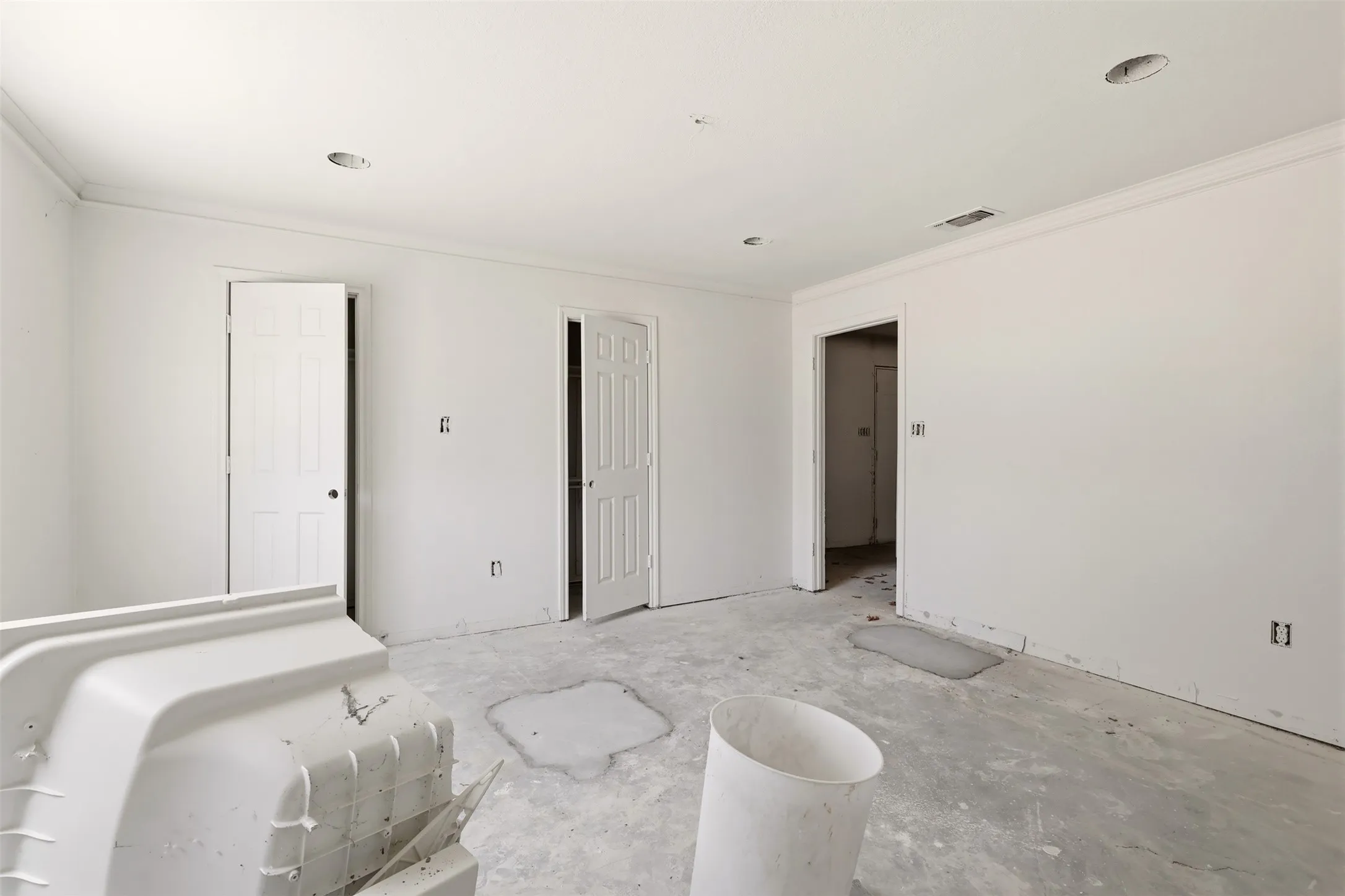 Single Family Residence For Sale in Tarrant County , 2700 Shadow Wood Court, Arlington, Texas 76006, 5 Bedroom, 4 Bathroom, 2 Garage spaces, 3,230 Sqft, built in 1979, mls#21358338, Real Estate Agent in Arlington, Homes For Sale in Tarrant county, Homes For Sale in Arlington, Realtor in Arlington Texas, Real Estate Brokerage Independent Realty Texas, Luminita Cordes Realtor