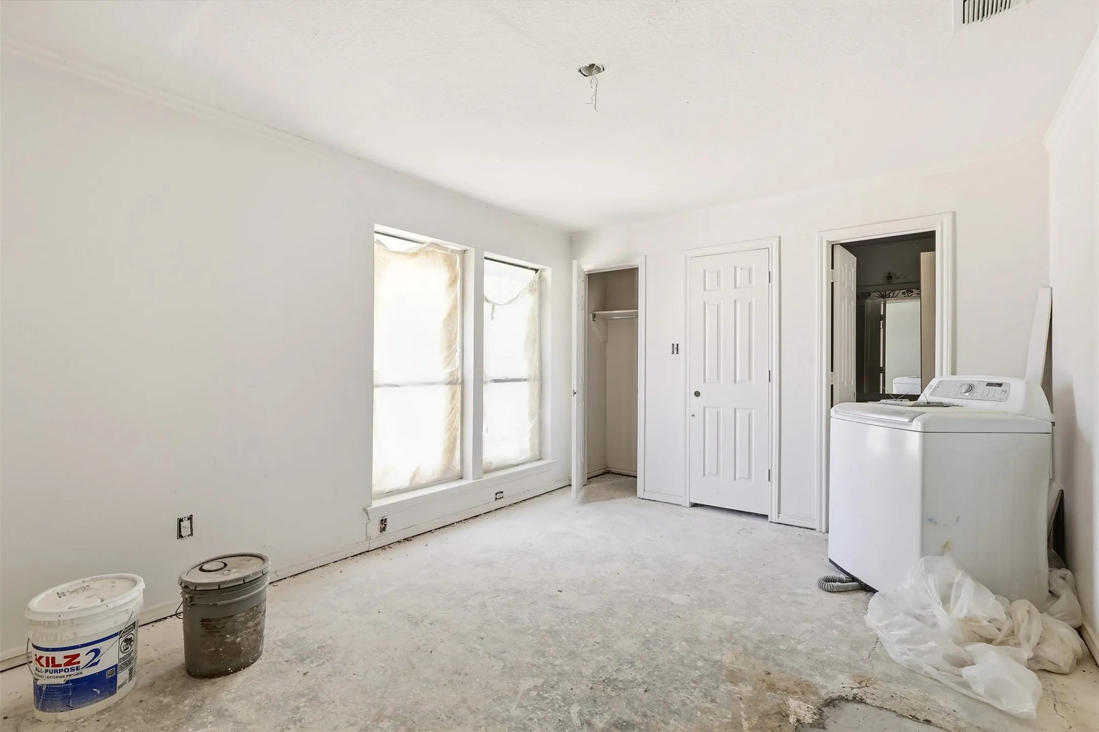Single Family Residence For Sale in Tarrant County , 2700 Shadow Wood Court, Arlington, Texas 76006, 5 Bedroom, 4 Bathroom, 2 Garage spaces, 3,230 Sqft, built in 1979, mls#21358338, Real Estate Agent in Arlington, Homes For Sale in Tarrant county, Homes For Sale in Arlington, Realtor in Arlington Texas, Real Estate Brokerage Independent Realty Texas, Luminita Cordes Realtor