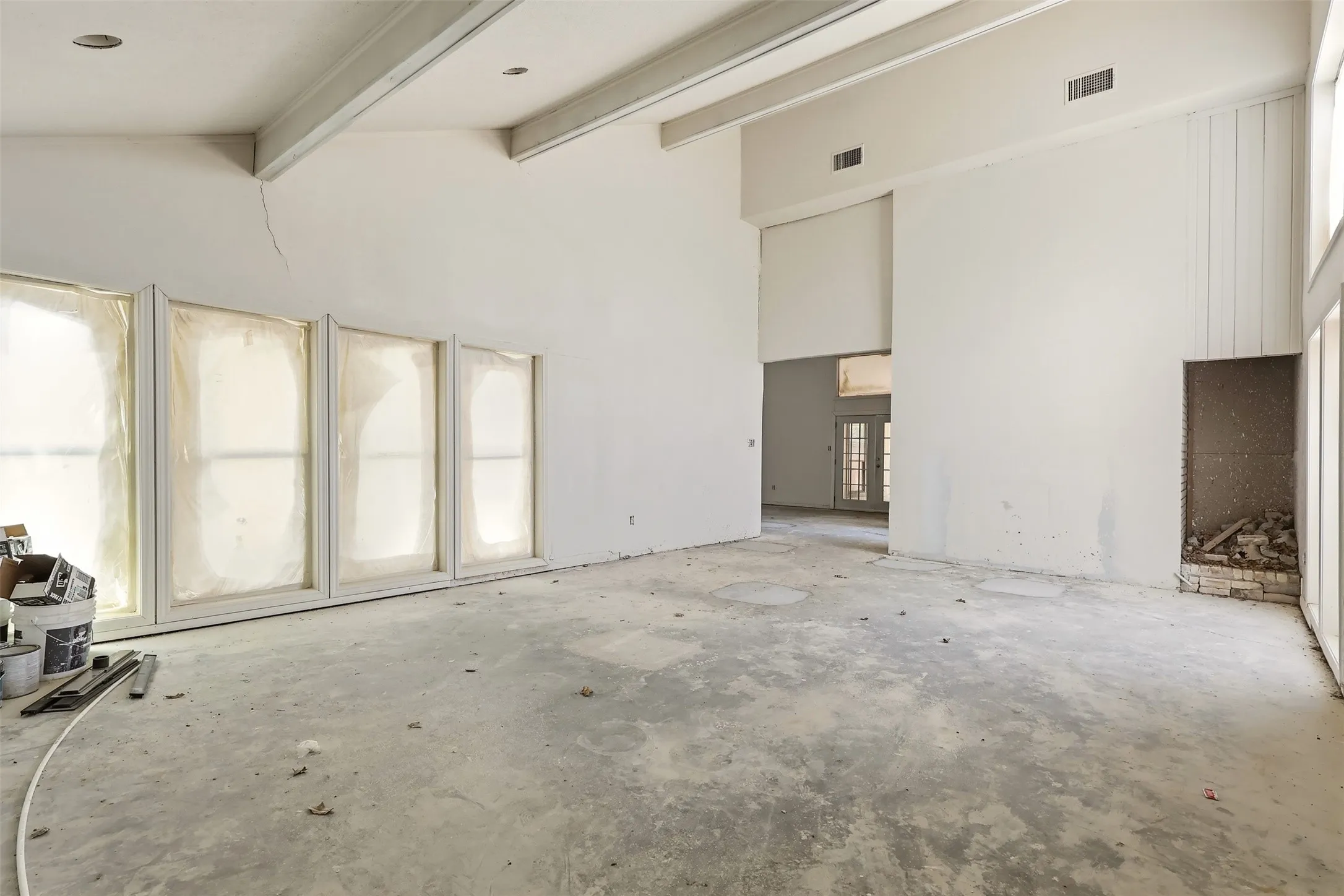 Single Family Residence For Sale in Tarrant County , 2700 Shadow Wood Court, Arlington, Texas 76006, 5 Bedroom, 4 Bathroom, 2 Garage spaces, 3,230 Sqft, built in 1979, mls#21358338, Real Estate Agent in Arlington, Homes For Sale in Tarrant county, Homes For Sale in Arlington, Realtor in Arlington Texas, Real Estate Brokerage Independent Realty Texas, Luminita Cordes Realtor